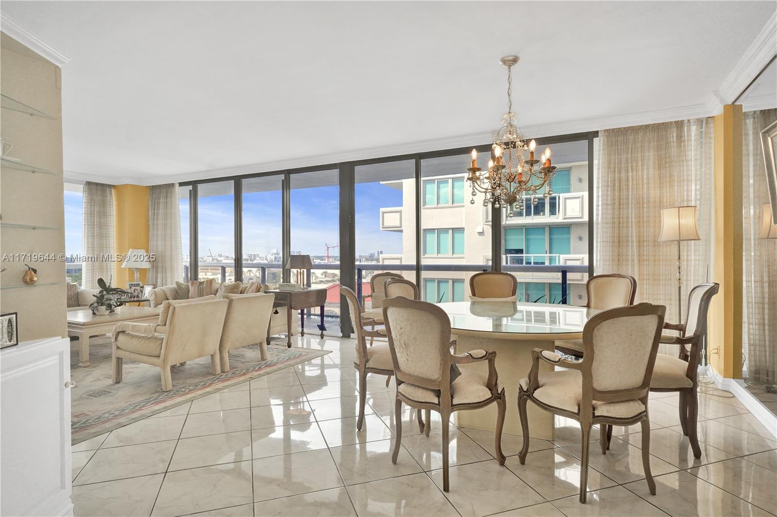 9455 Collins Ave 902