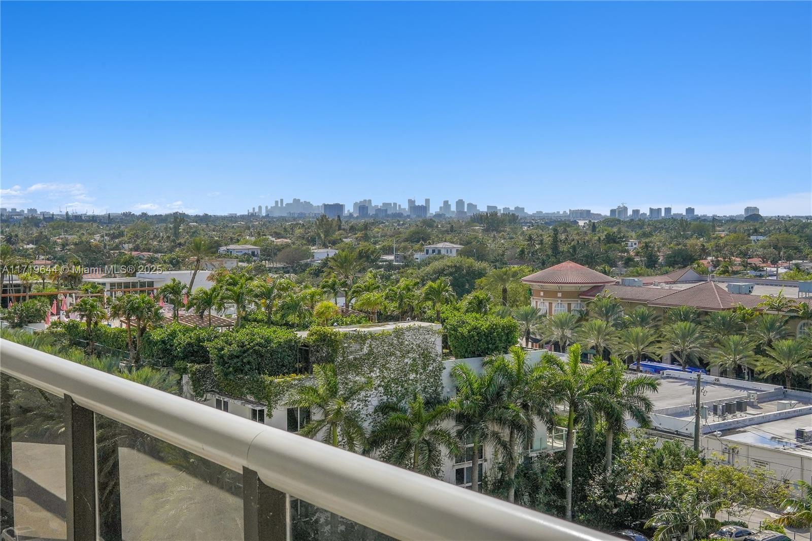 9455 Collins Ave 902