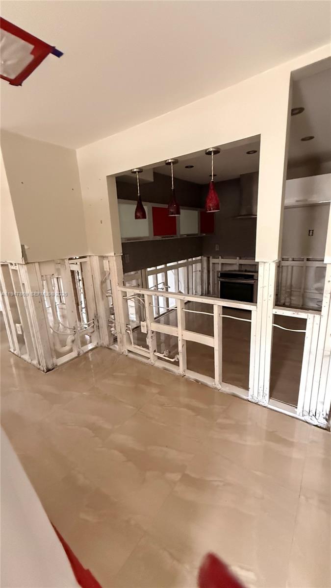 CHATEAU DE VILLE CONDO - Residential