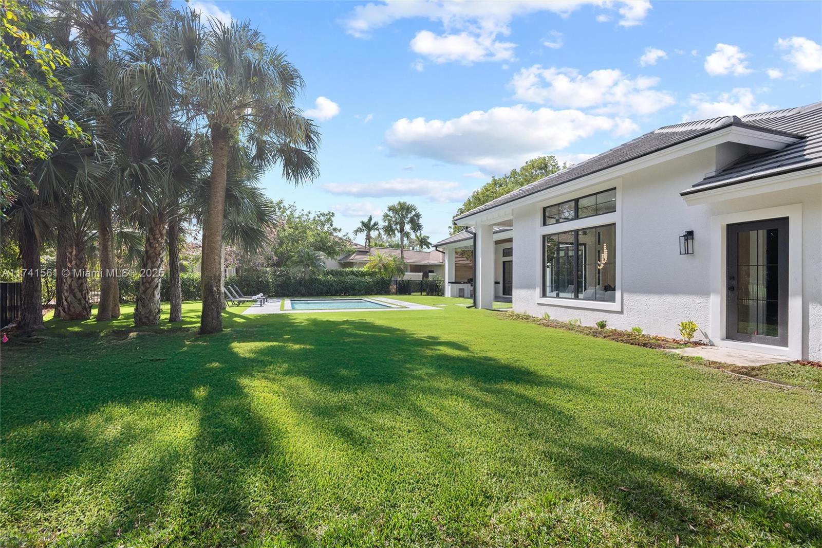 BREAKERS WEST - Residential