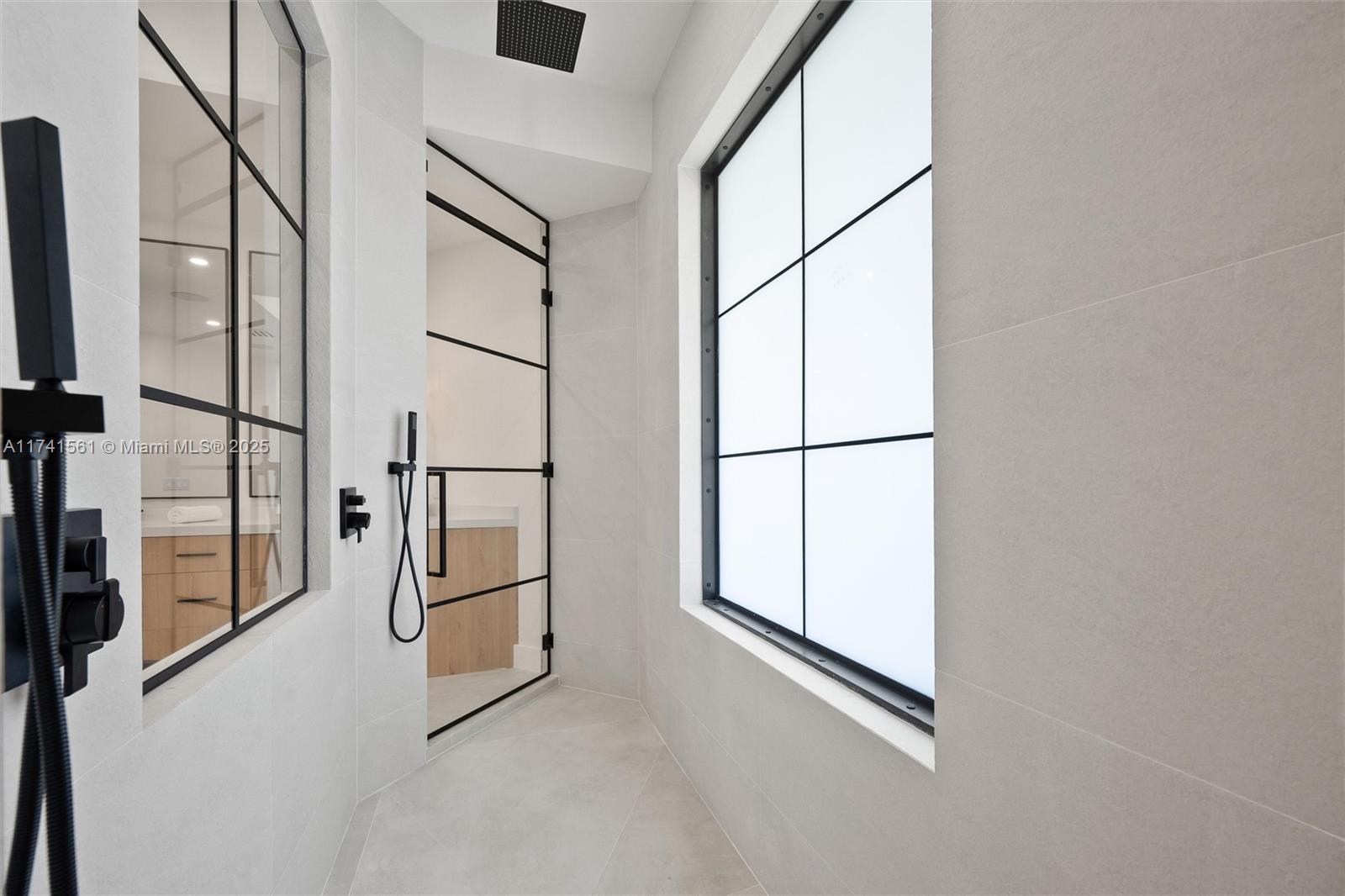 BREAKERS WEST - Residential