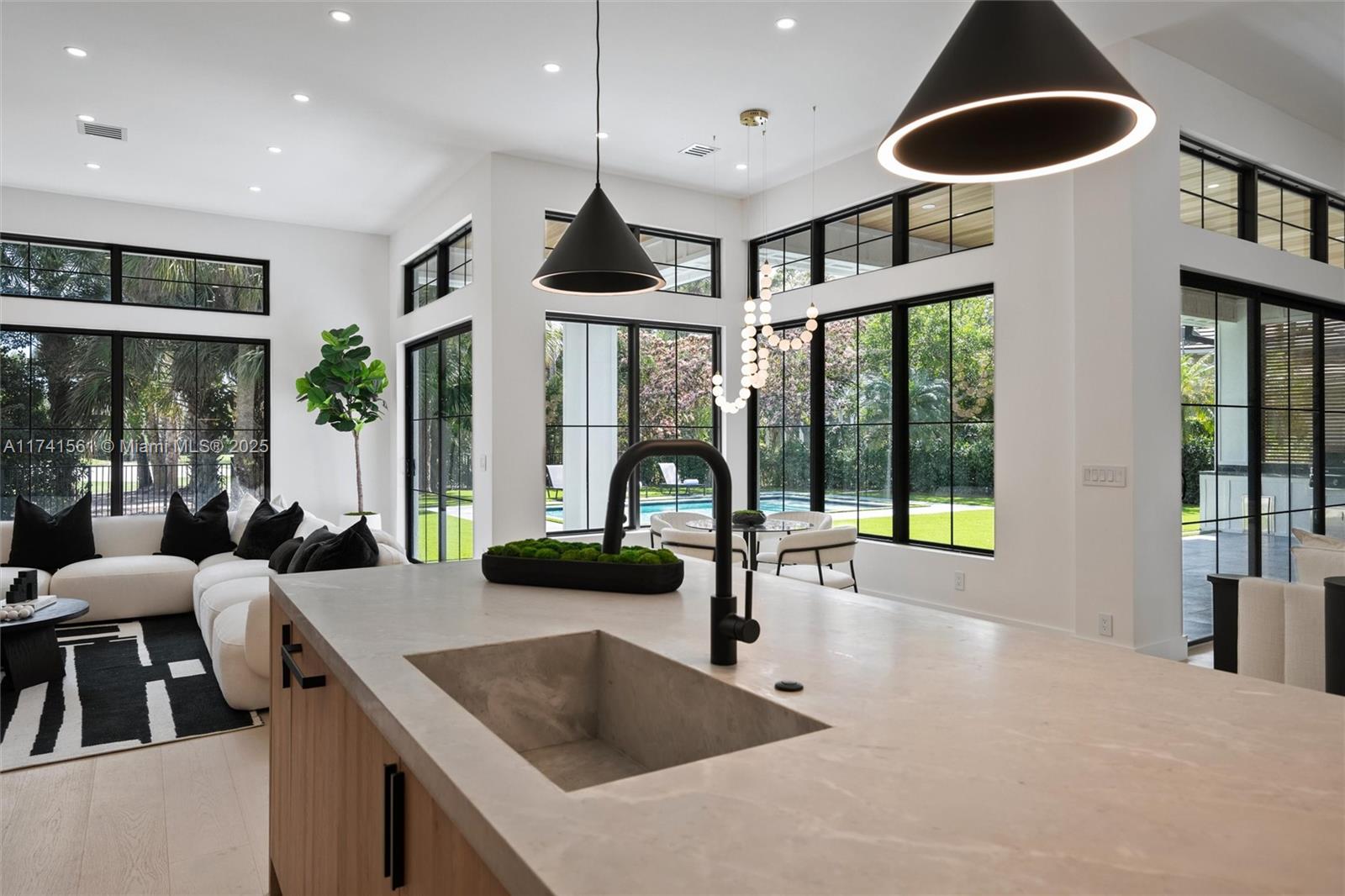 BREAKERS WEST - Residential