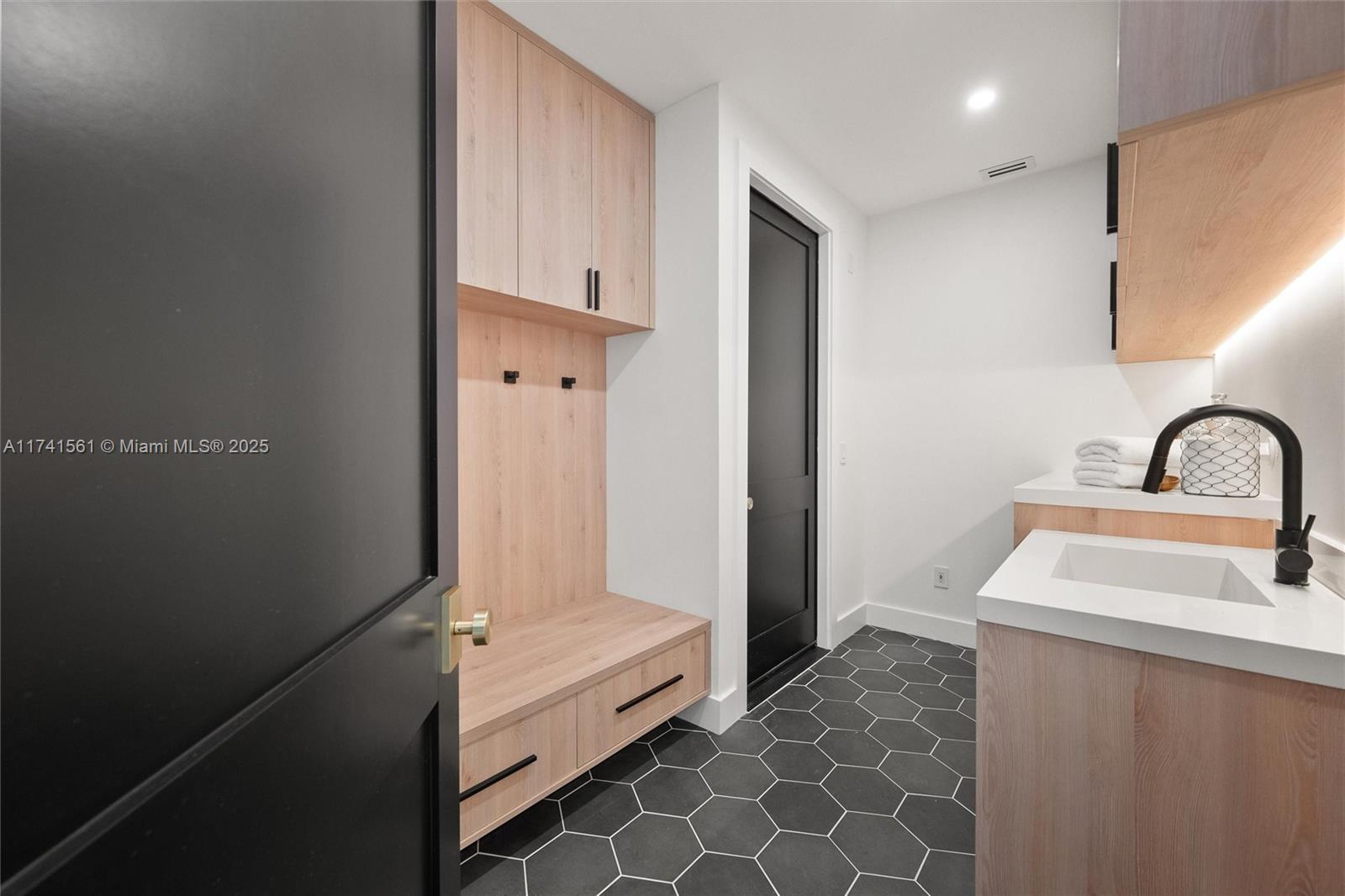 BREAKERS WEST - Residential