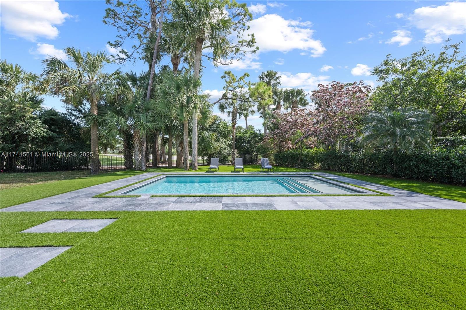 BREAKERS WEST - Residential