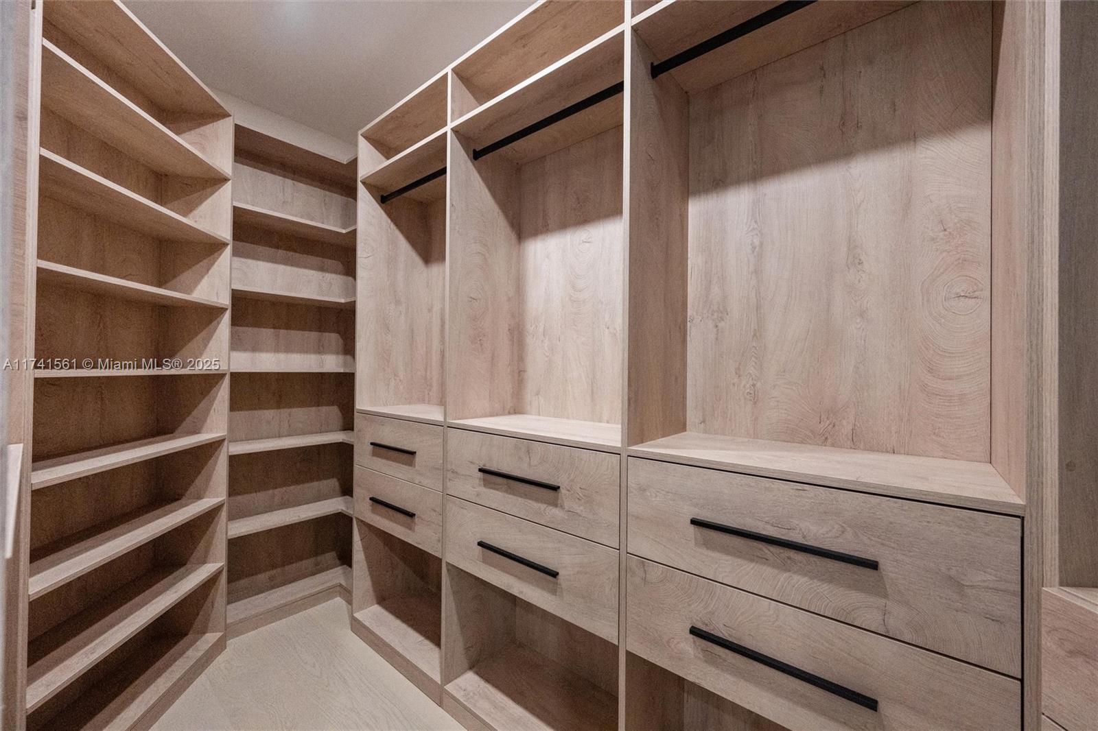 BREAKERS WEST - Residential