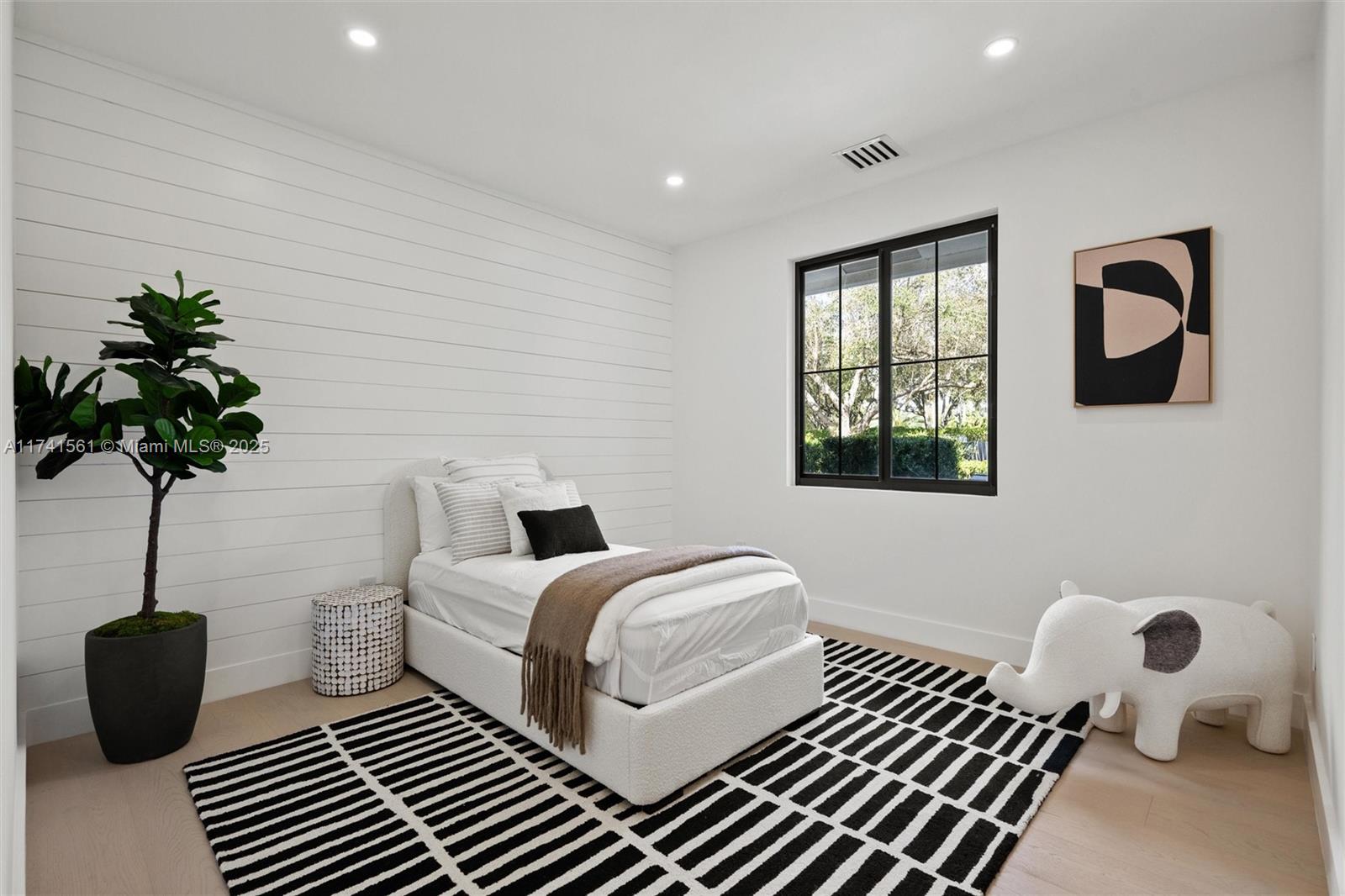 BREAKERS WEST - Residential