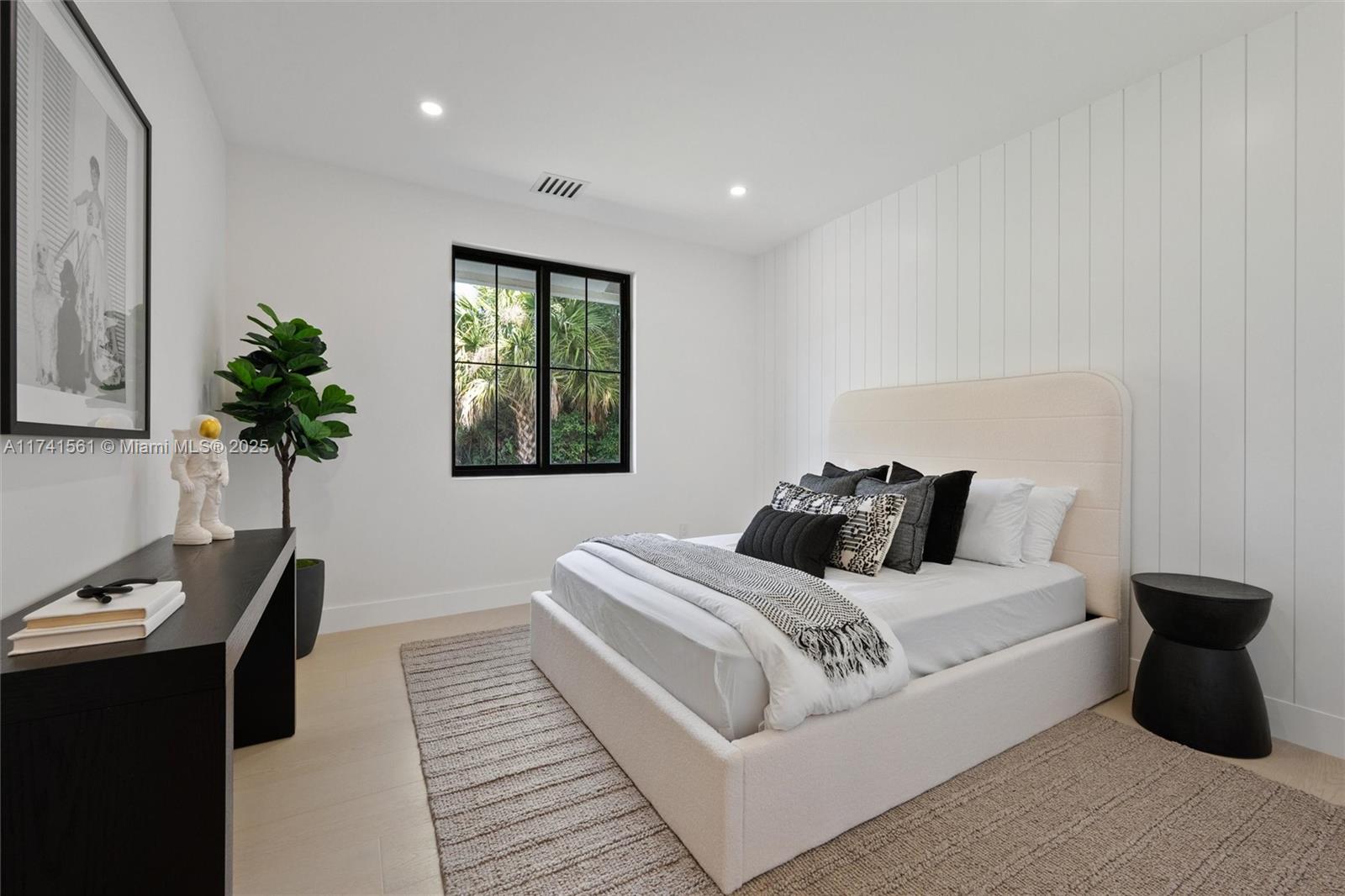 BREAKERS WEST - Residential