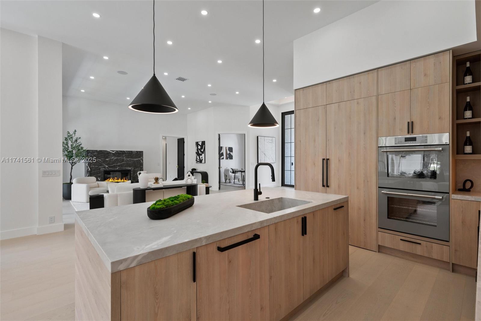 BREAKERS WEST - Residential