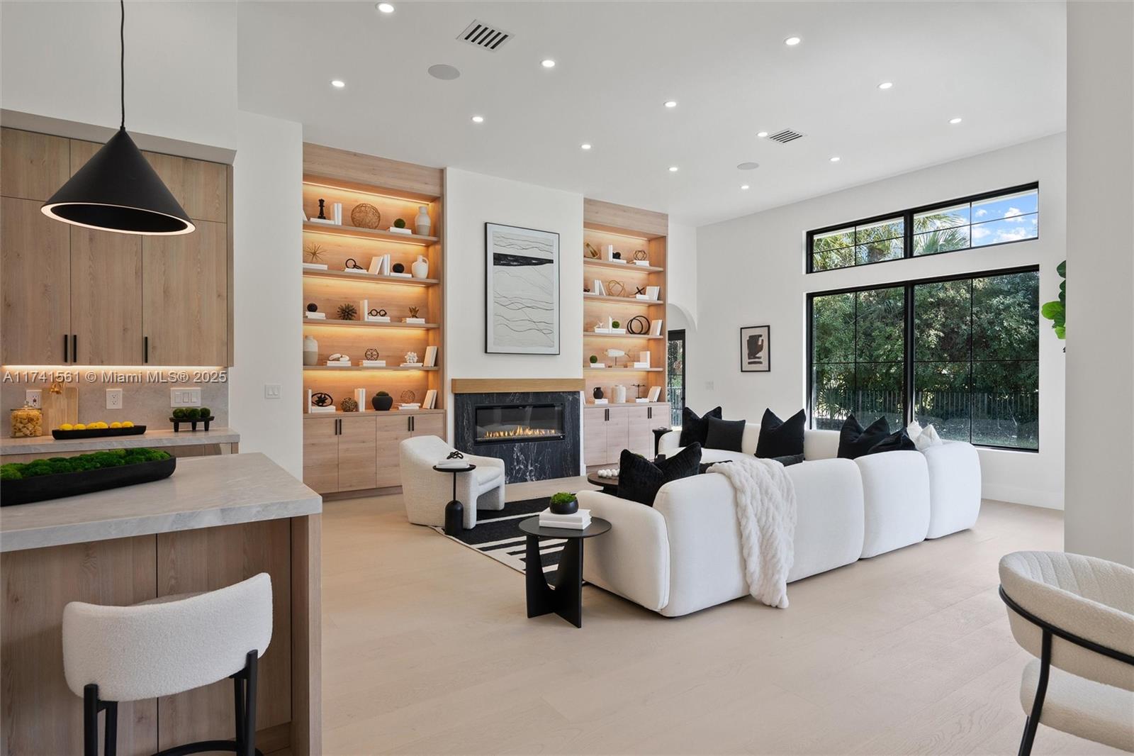 BREAKERS WEST - Residential