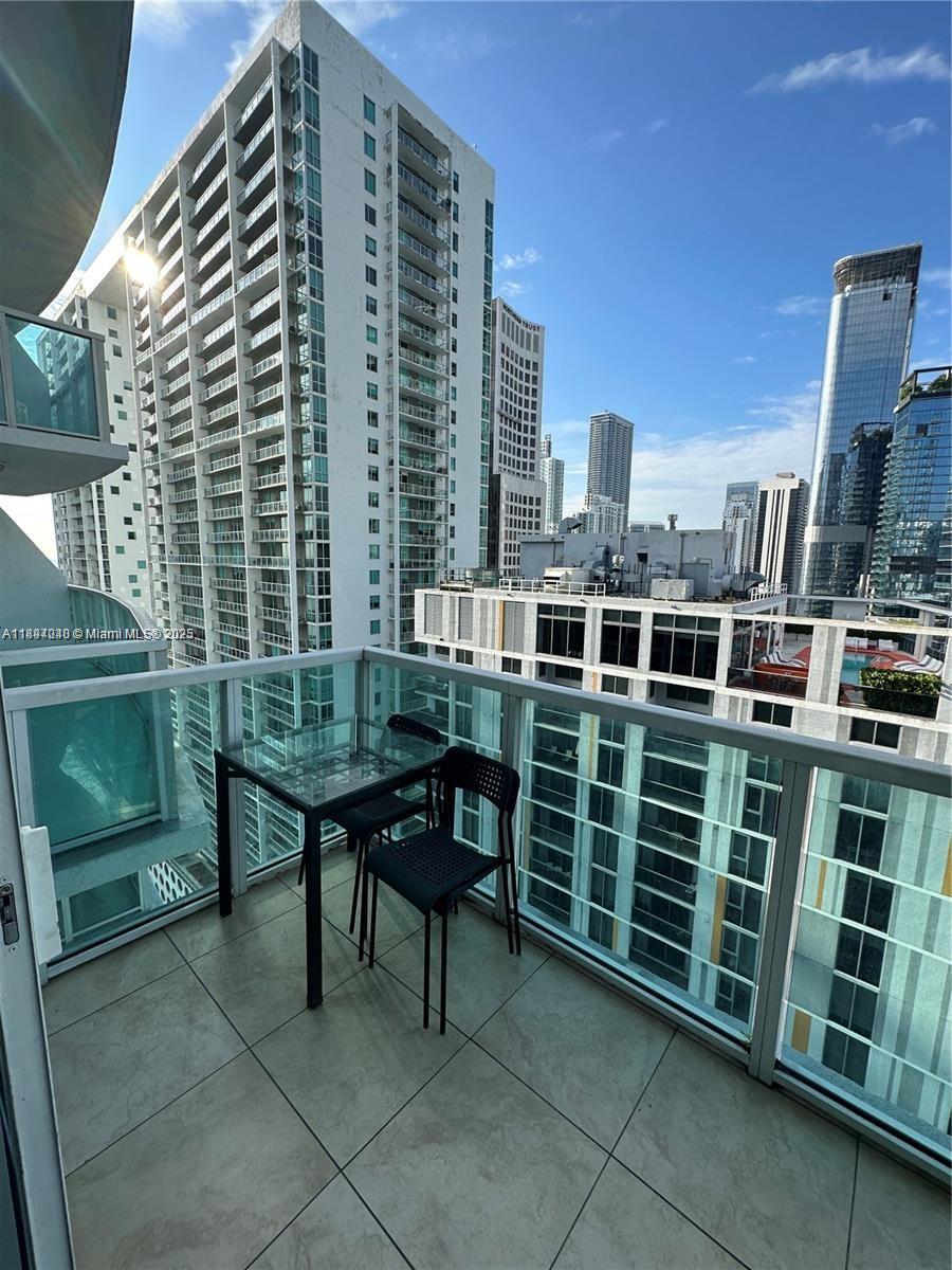 BRICKELL ON THE RIVER S T - Residential Lease
