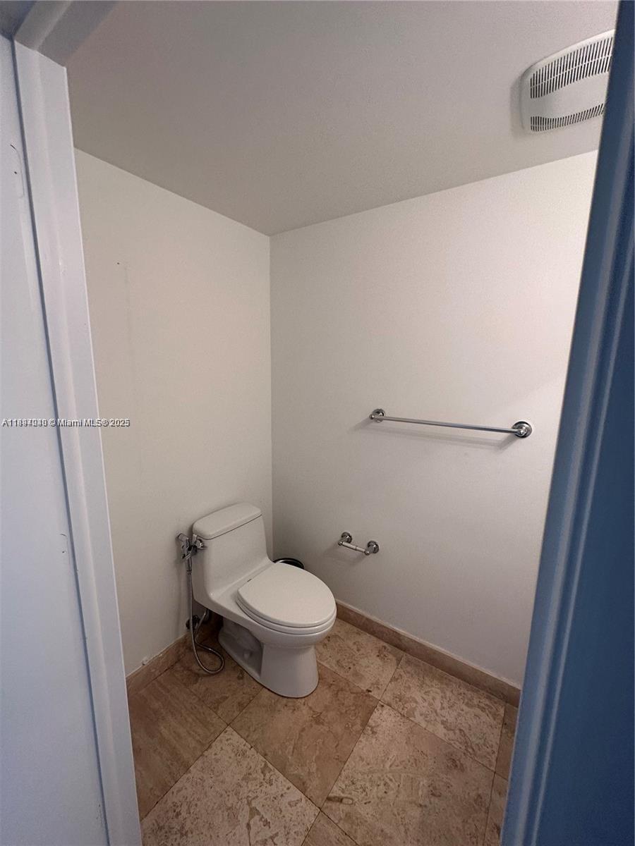 BRICKELL ON THE RIVER S T - Residential Lease