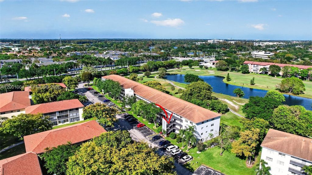 Photo of 101 SW 132nd Way #213J, Pembroke Pines, FL 33027 (MLS # A12001004)