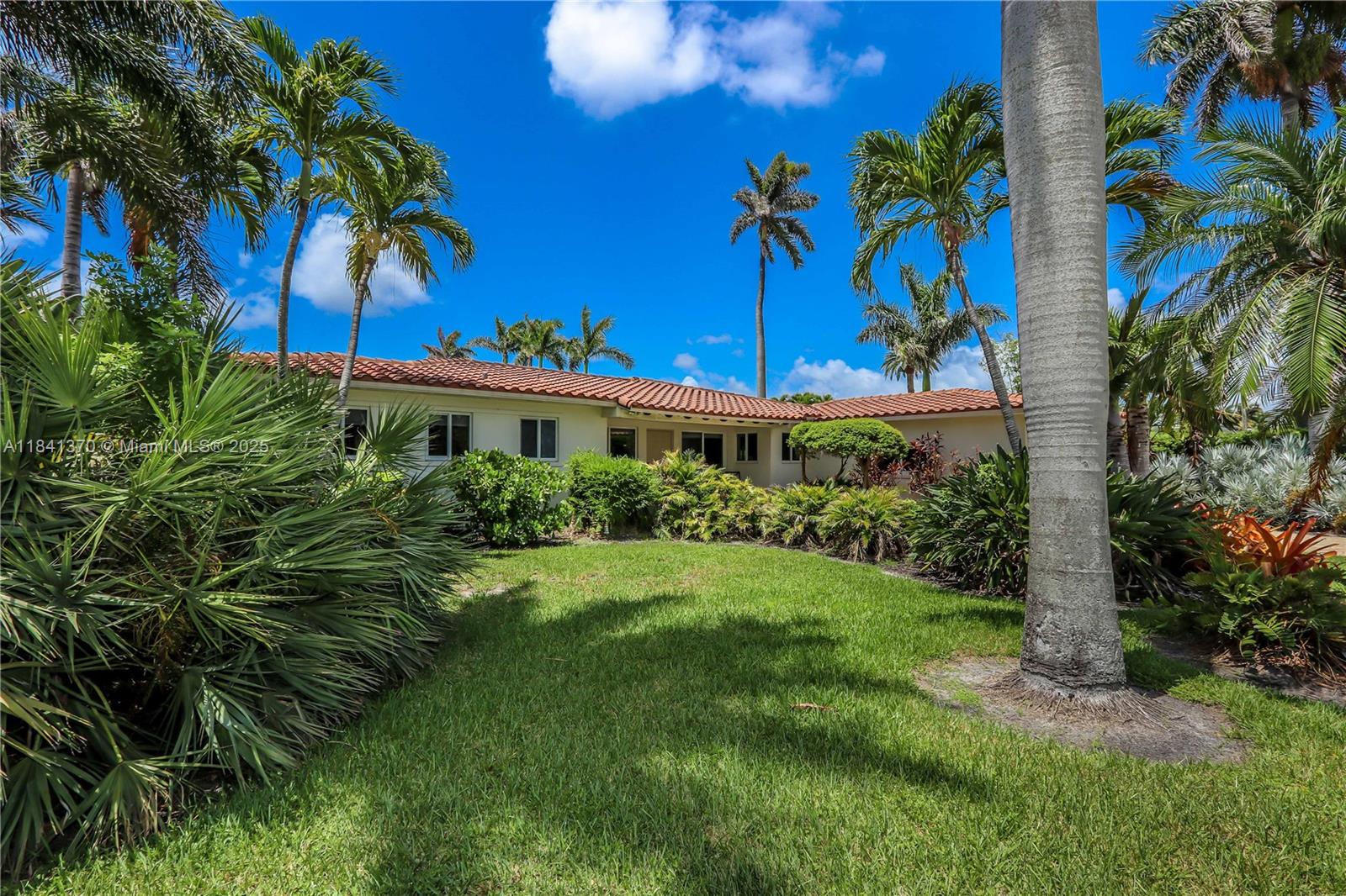 HOLLYWOOD LAKES SECTION - Residential