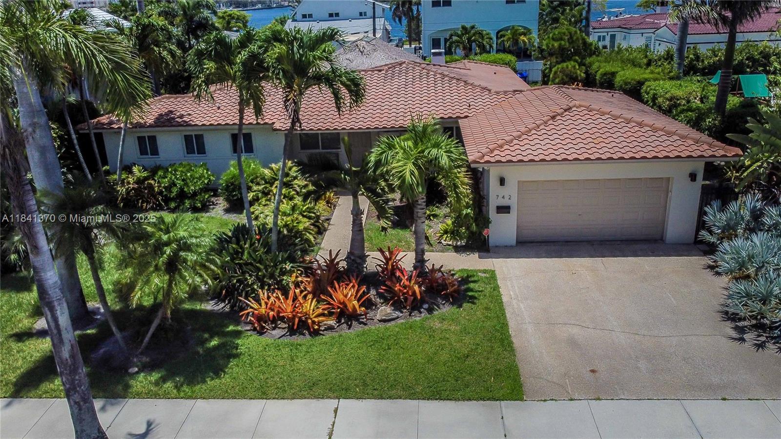 HOLLYWOOD LAKES SECTION - Residential