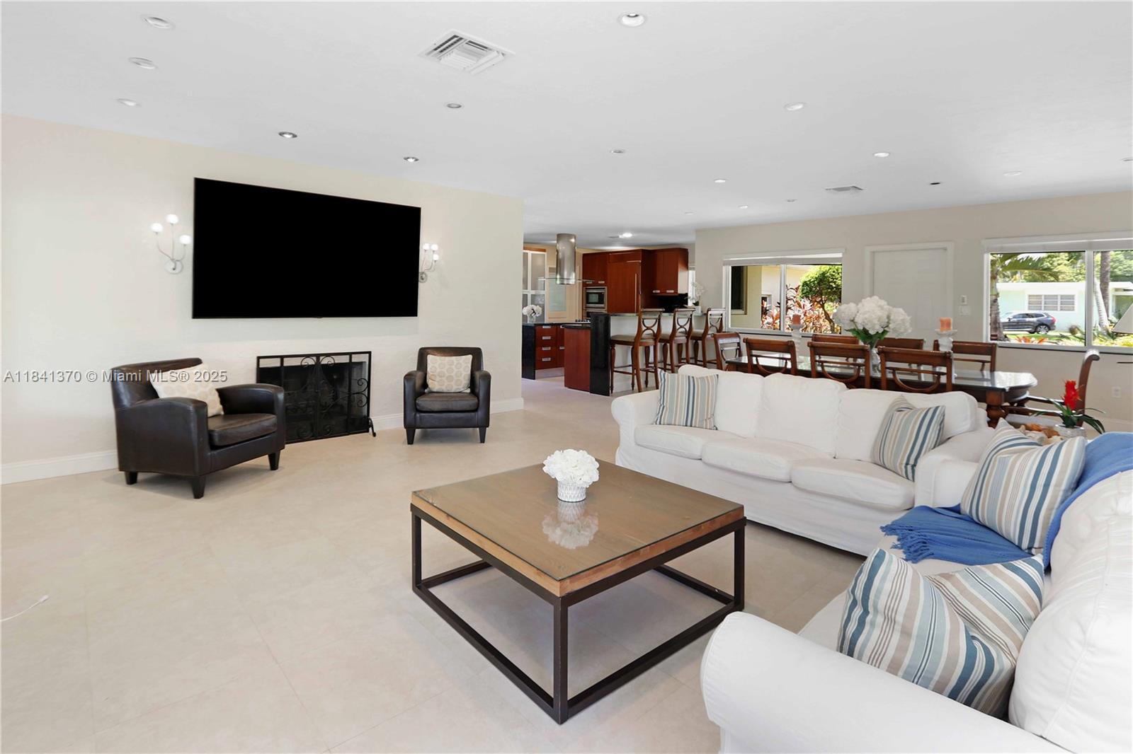 HOLLYWOOD LAKES SECTION - Residential