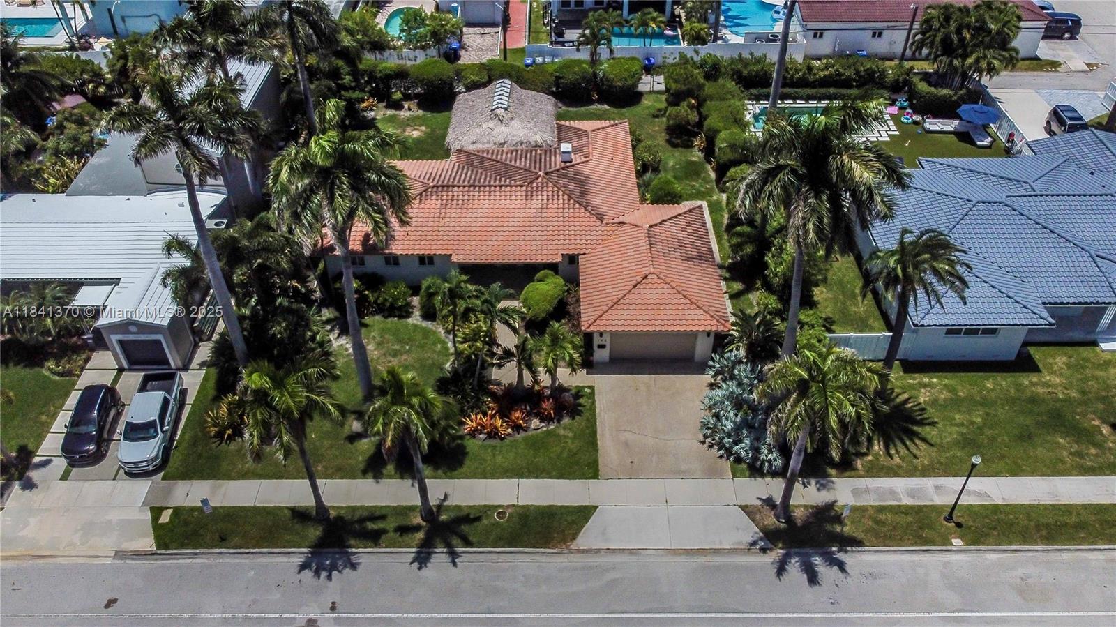 HOLLYWOOD LAKES SECTION - Residential