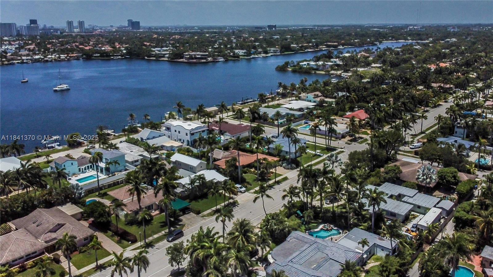 HOLLYWOOD LAKES SECTION - Residential