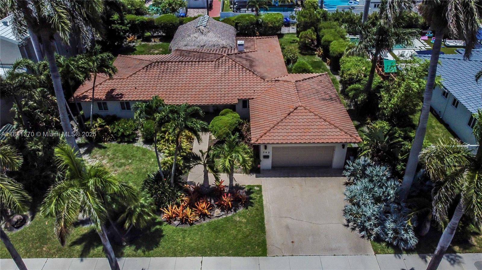 HOLLYWOOD LAKES SECTION - Residential