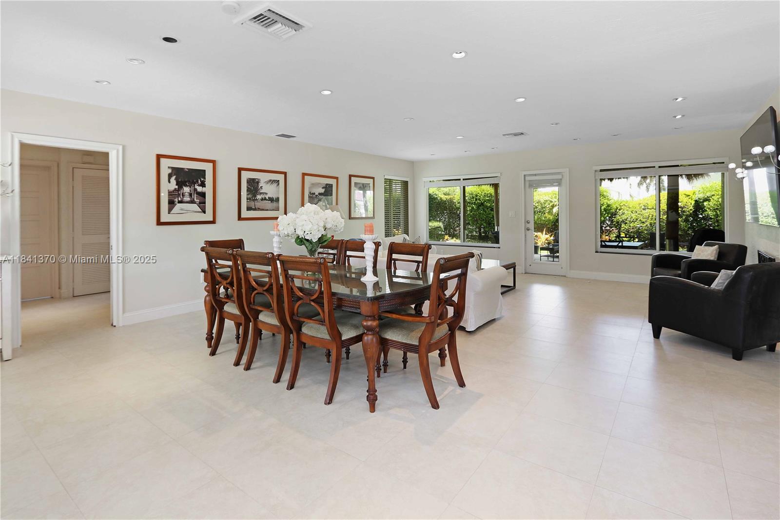 HOLLYWOOD LAKES SECTION - Residential