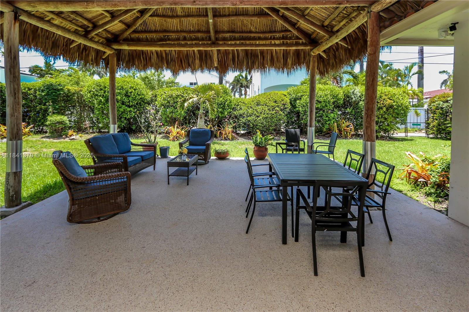 HOLLYWOOD LAKES SECTION - Residential