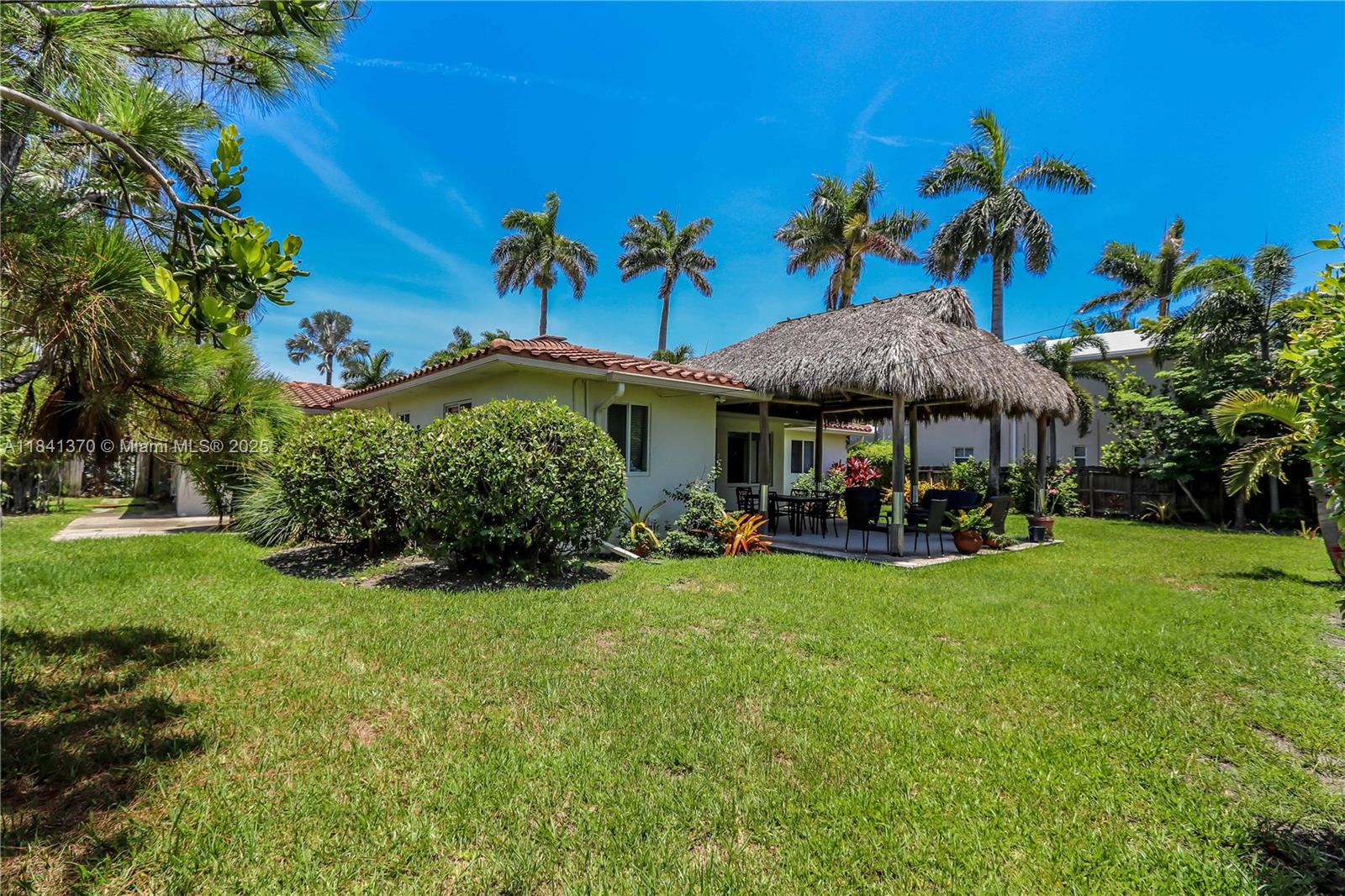 HOLLYWOOD LAKES SECTION - Residential