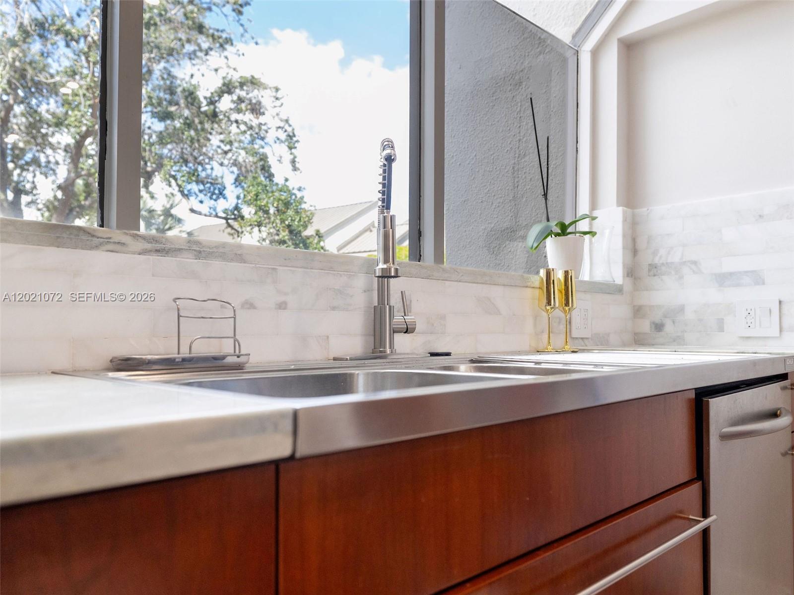PORTSIDE YACHT CLUB CONDO - Residential