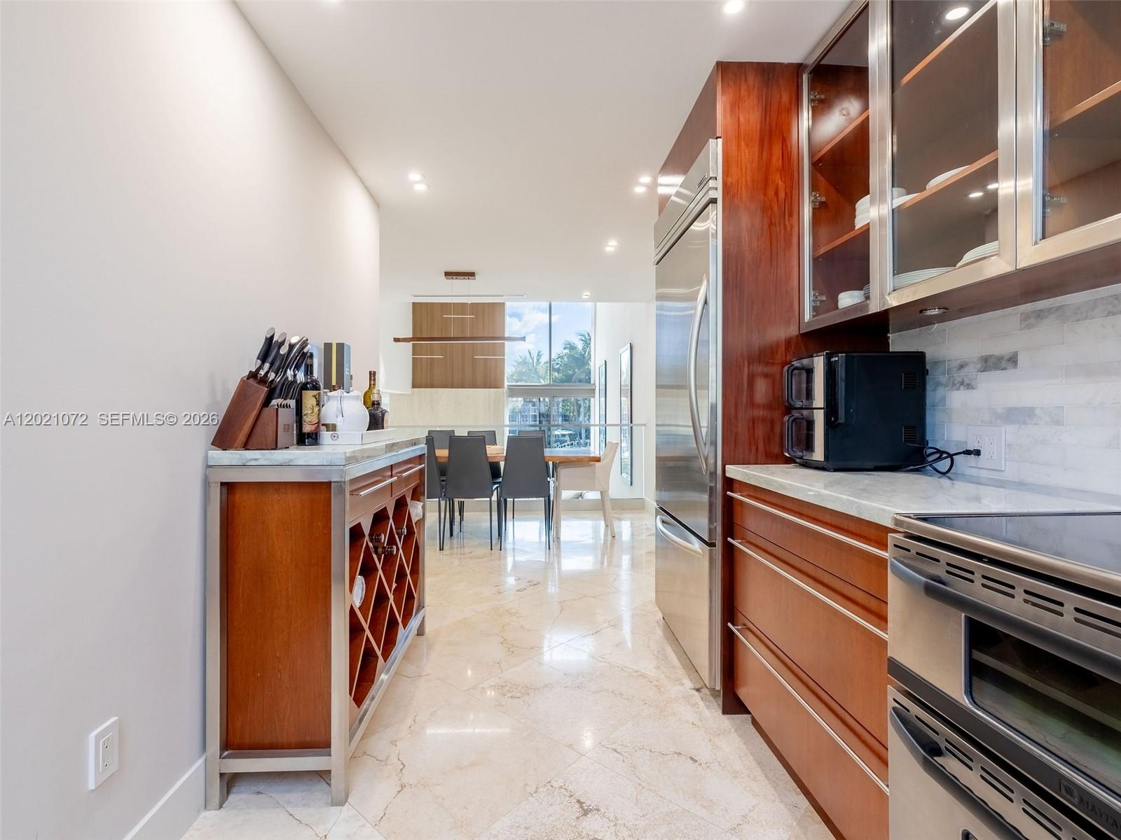 PORTSIDE YACHT CLUB CONDO - Residential