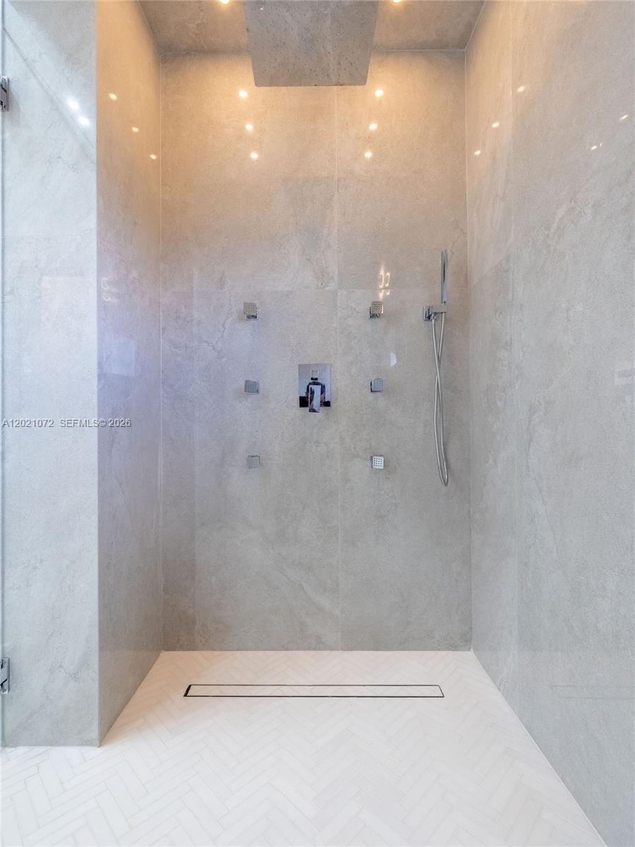 PORTSIDE YACHT CLUB CONDO - Residential