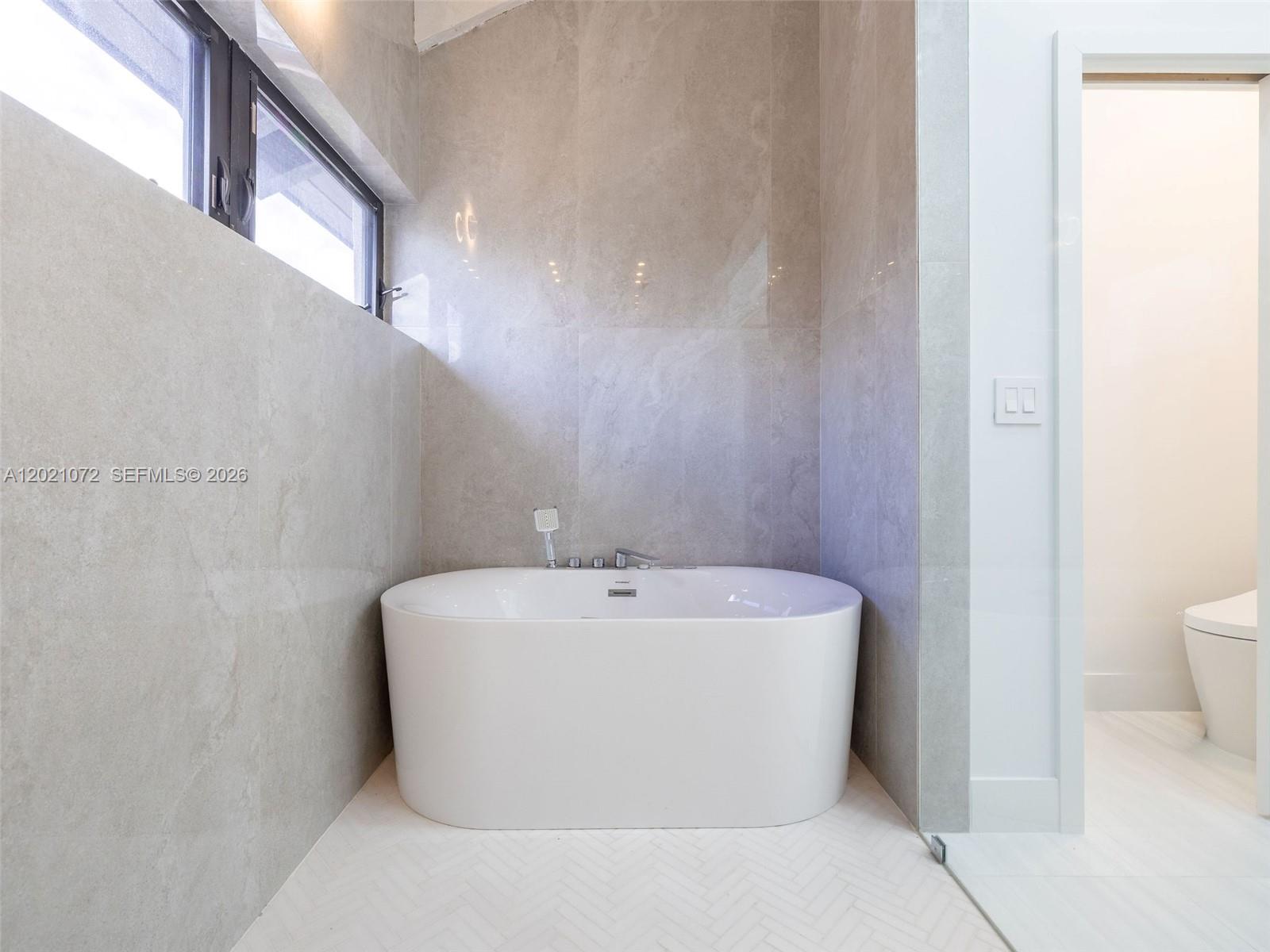 PORTSIDE YACHT CLUB CONDO - Residential