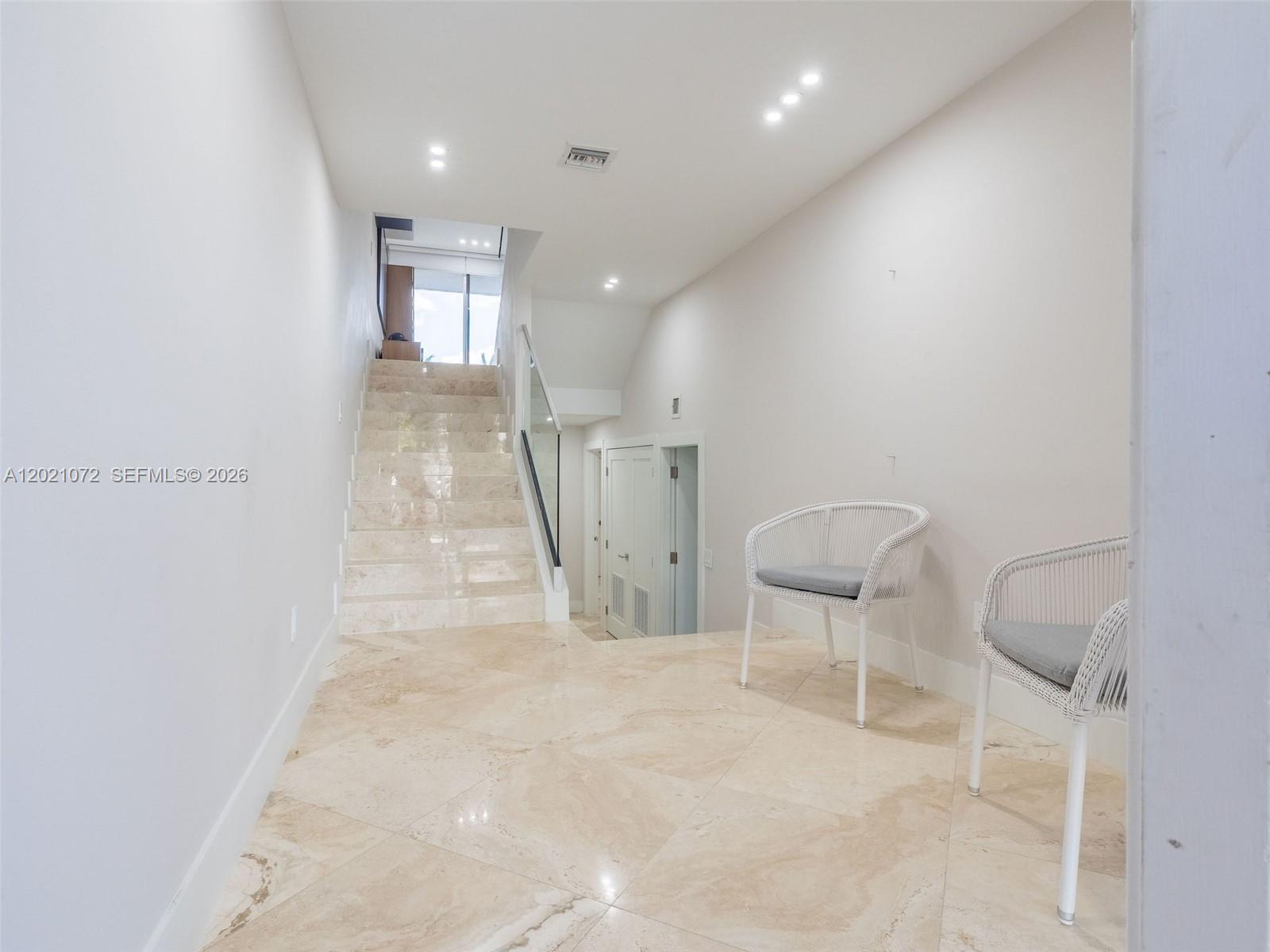 PORTSIDE YACHT CLUB CONDO - Residential