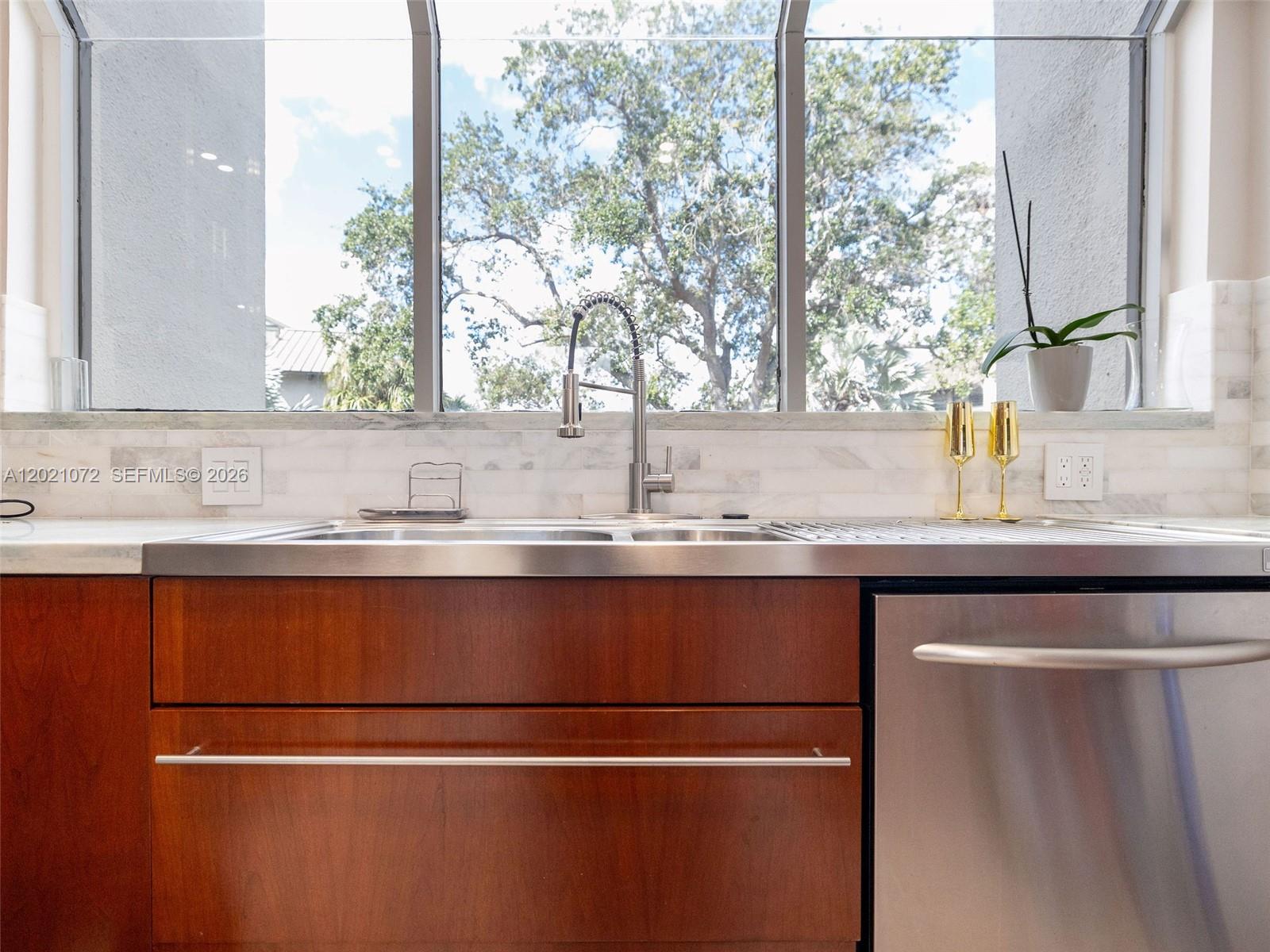 PORTSIDE YACHT CLUB CONDO - Residential