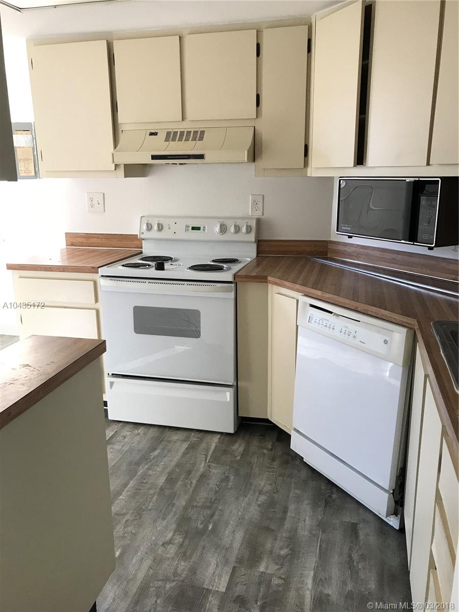 BREEZES AT PALM AIRE COND - Residential Lease