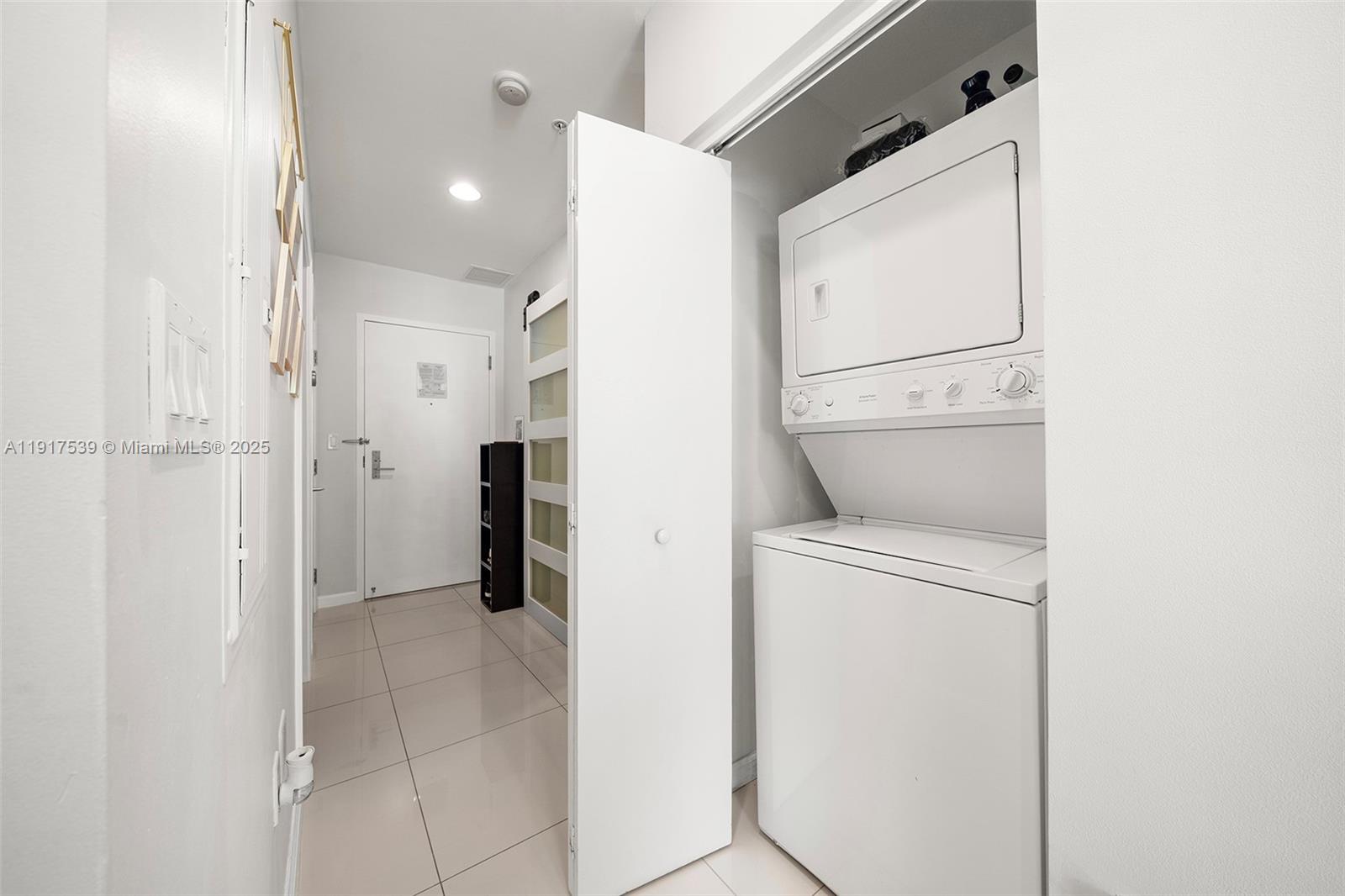 ELOQUENCE ON THE BAY COND - Residential Lease