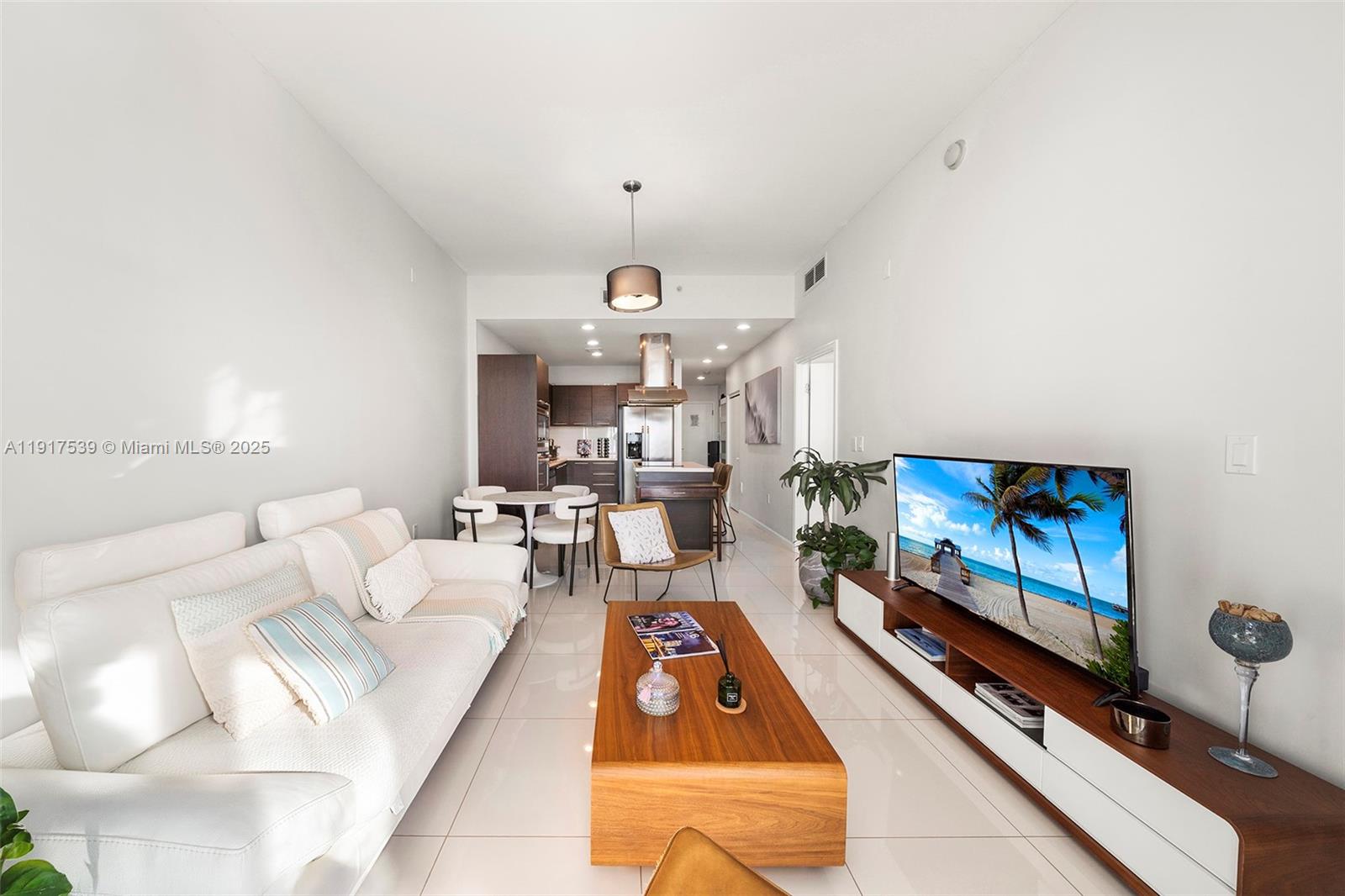 ELOQUENCE ON THE BAY COND - Residential Lease