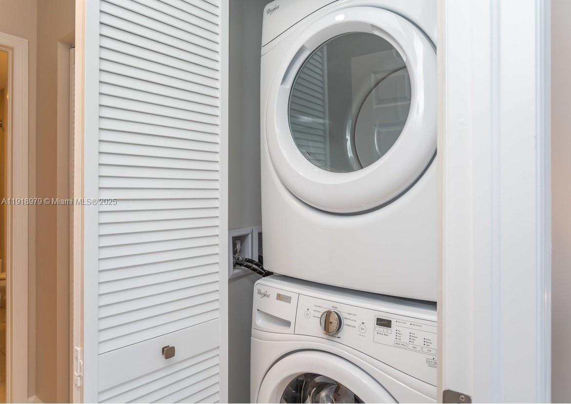 DOWNTOWN DORAL DUTCHER PL - Residential Lease