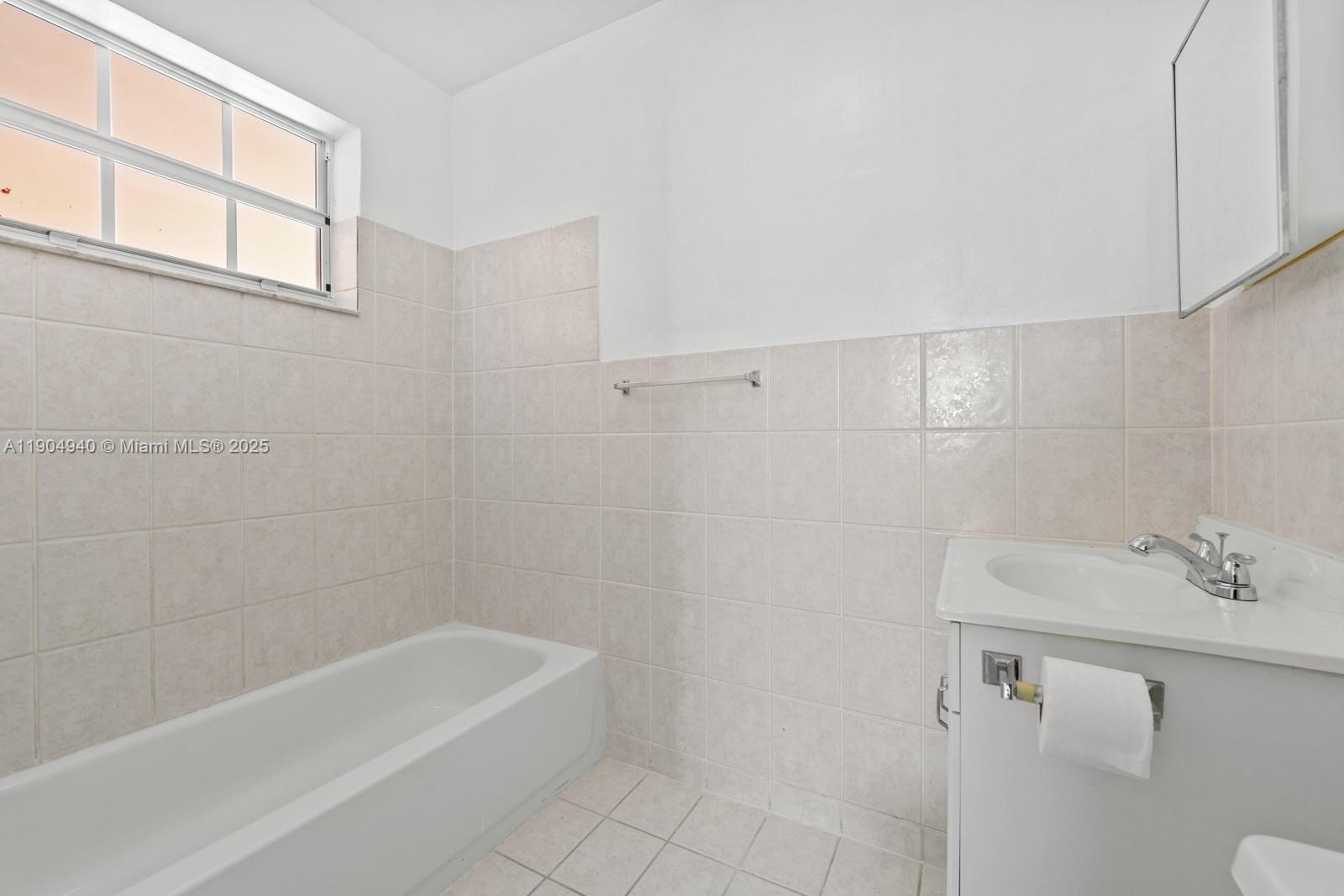 TOWN OF HIALEAH 1ST AMD - Residential Lease