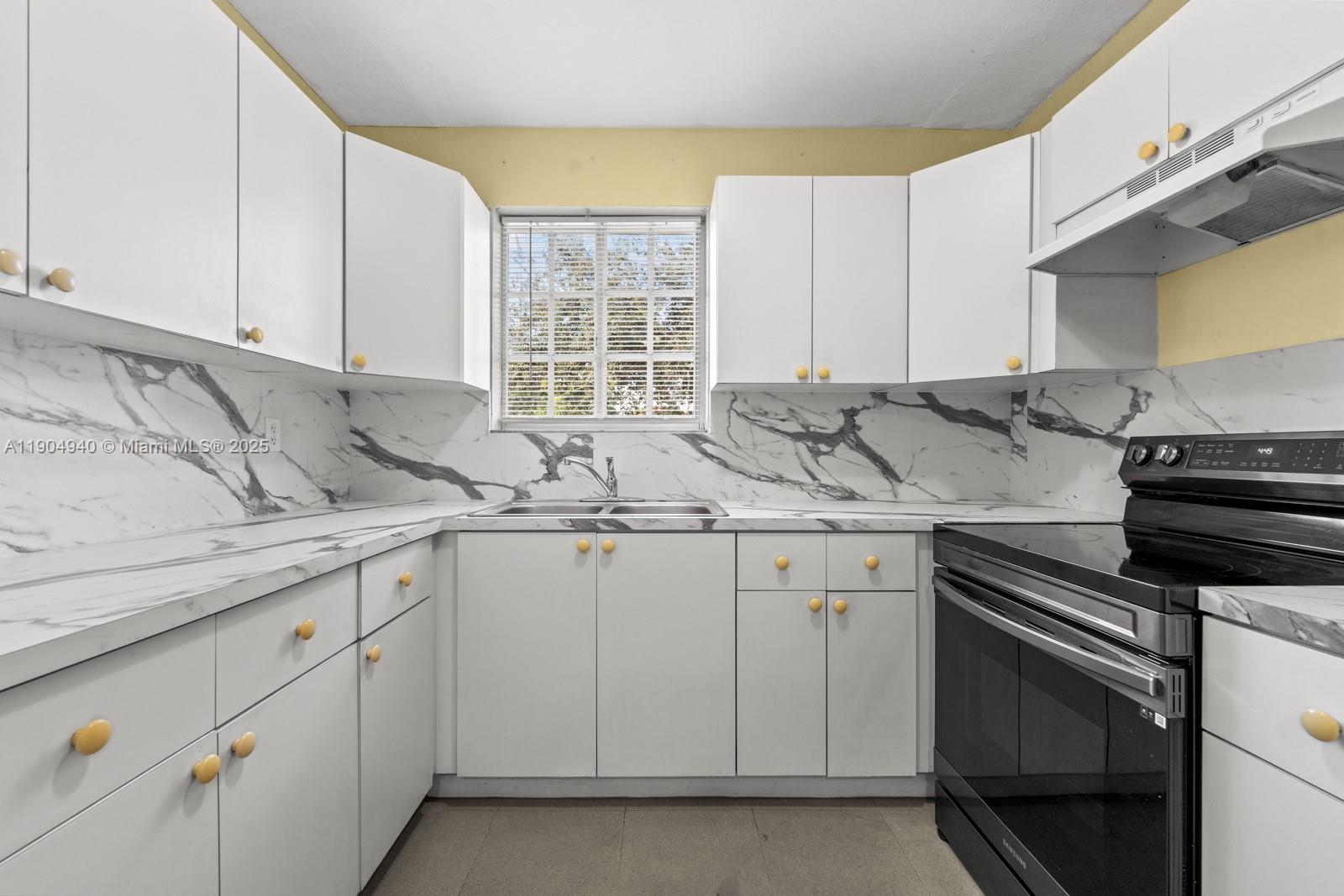 TOWN OF HIALEAH 1ST AMD - Residential Lease