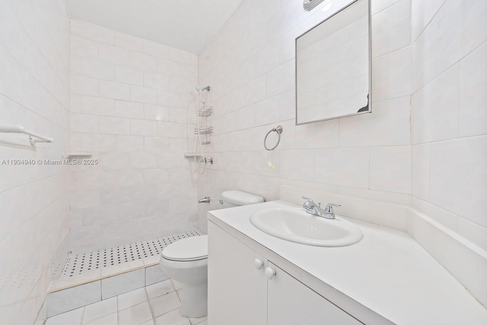 TOWN OF HIALEAH 1ST AMD - Residential Lease