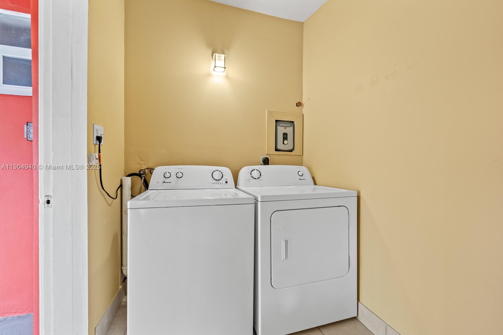 TOWN OF HIALEAH 1ST AMD - Residential Lease