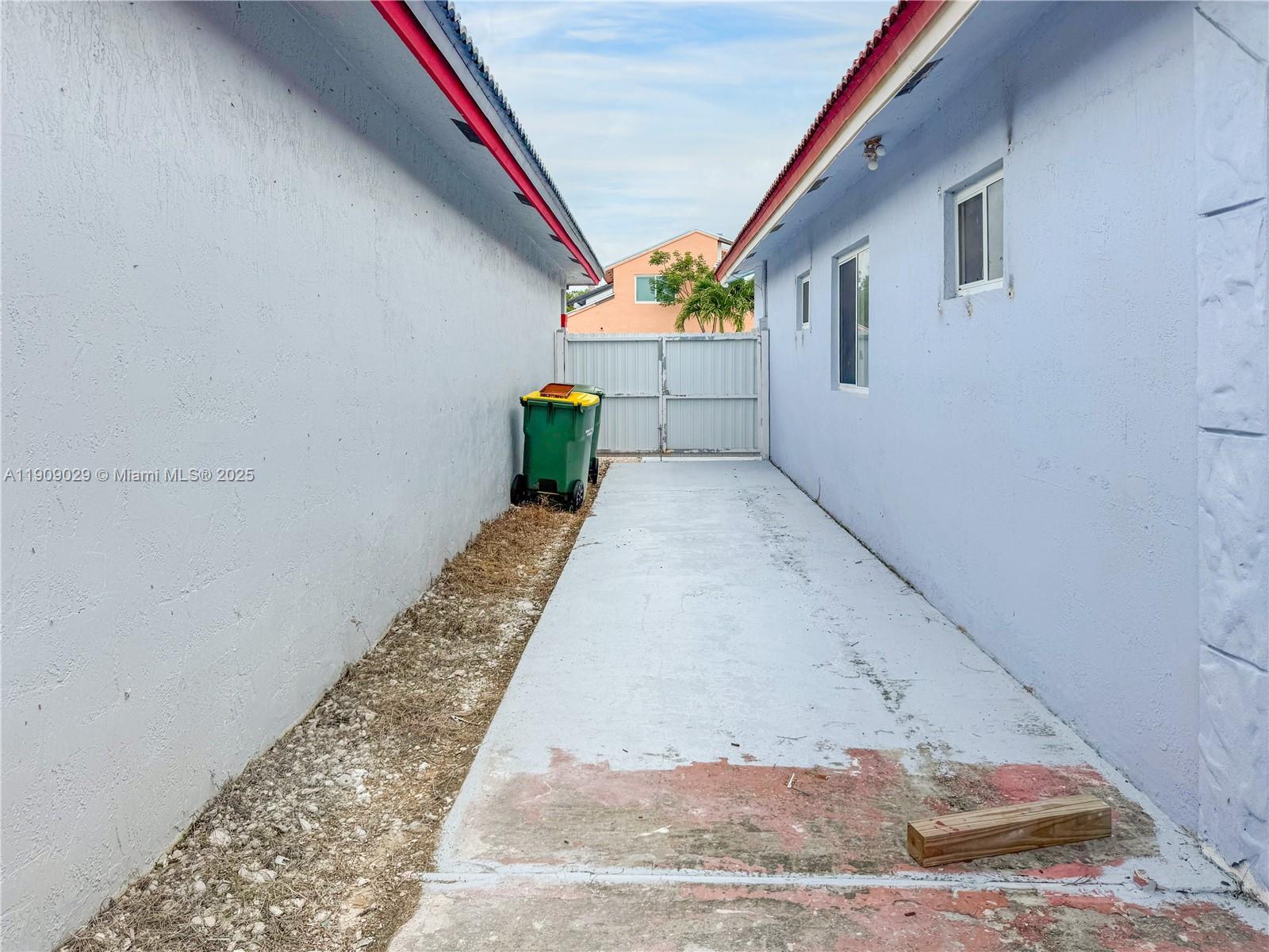 GARDENS OF HOMESTEAD - Residential Lease