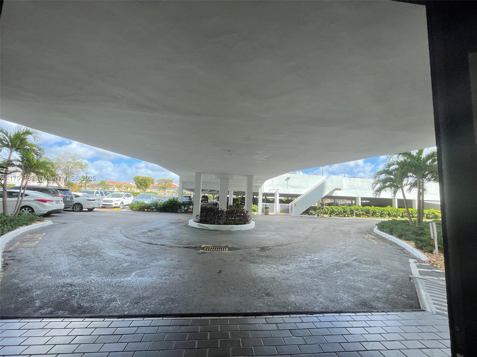 TOWERS OF KENDALE LAKES C - Residential