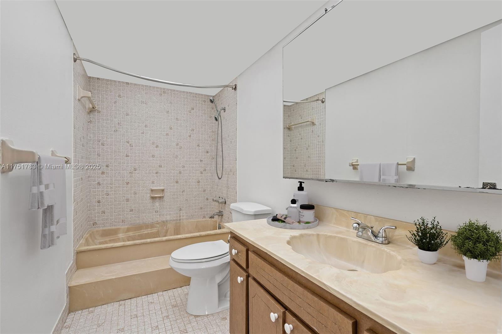 TOWERS OF KENDALE LAKES C - Residential