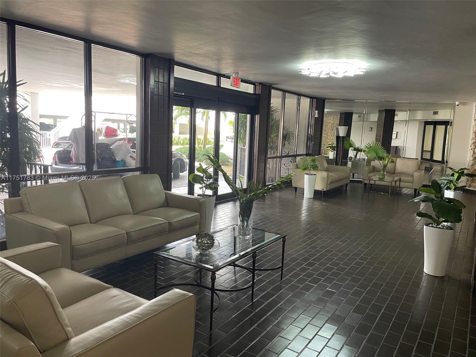 TOWERS OF KENDALE LAKES C - Residential