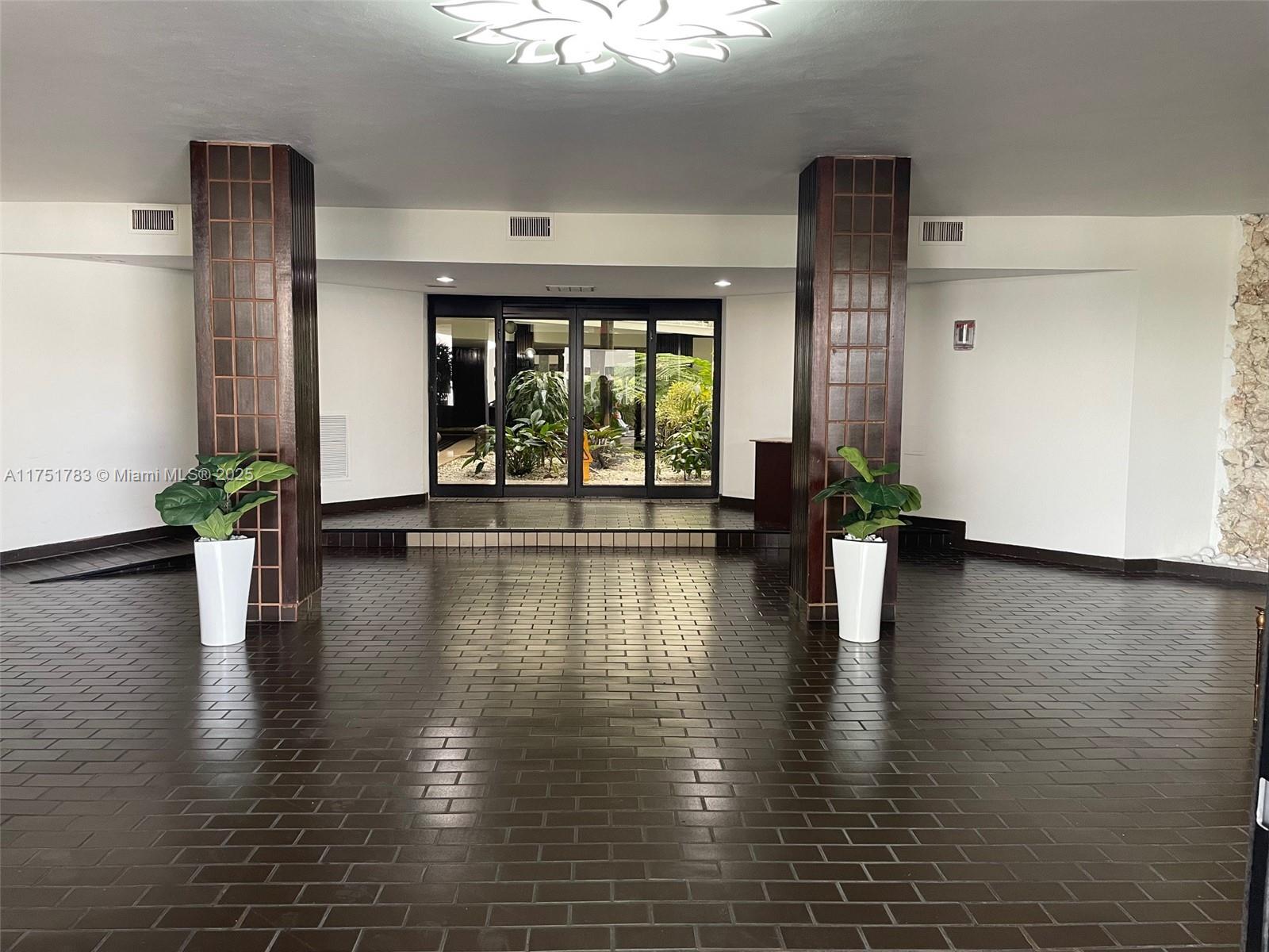 TOWERS OF KENDALE LAKES C - Residential