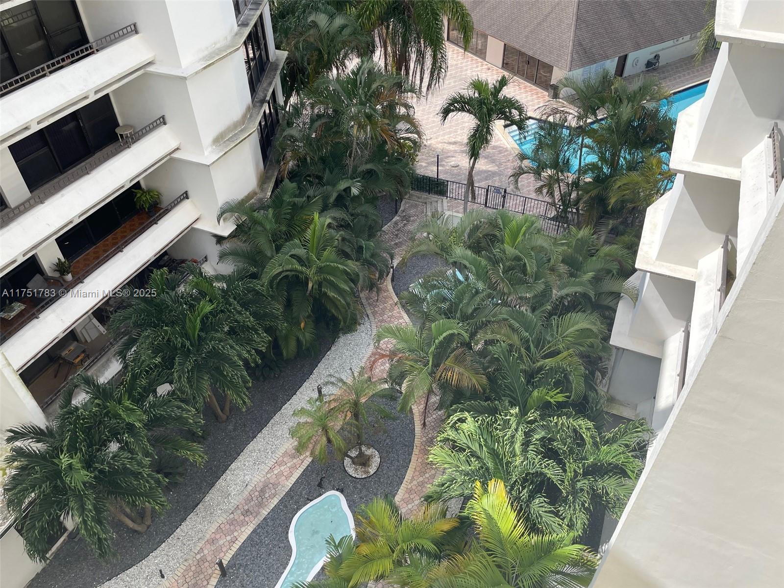 TOWERS OF KENDALE LAKES C - Residential