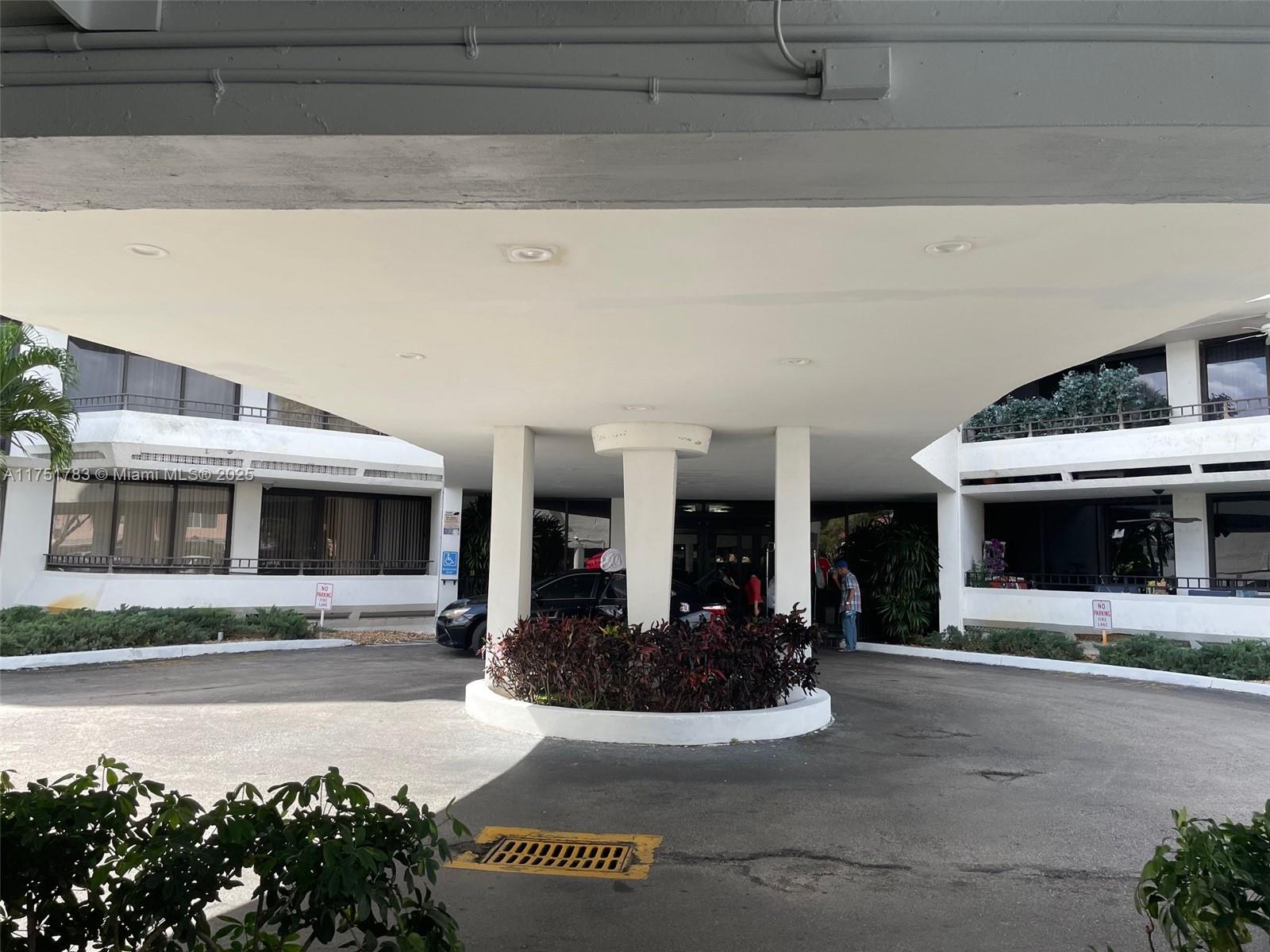 TOWERS OF KENDALE LAKES C - Residential