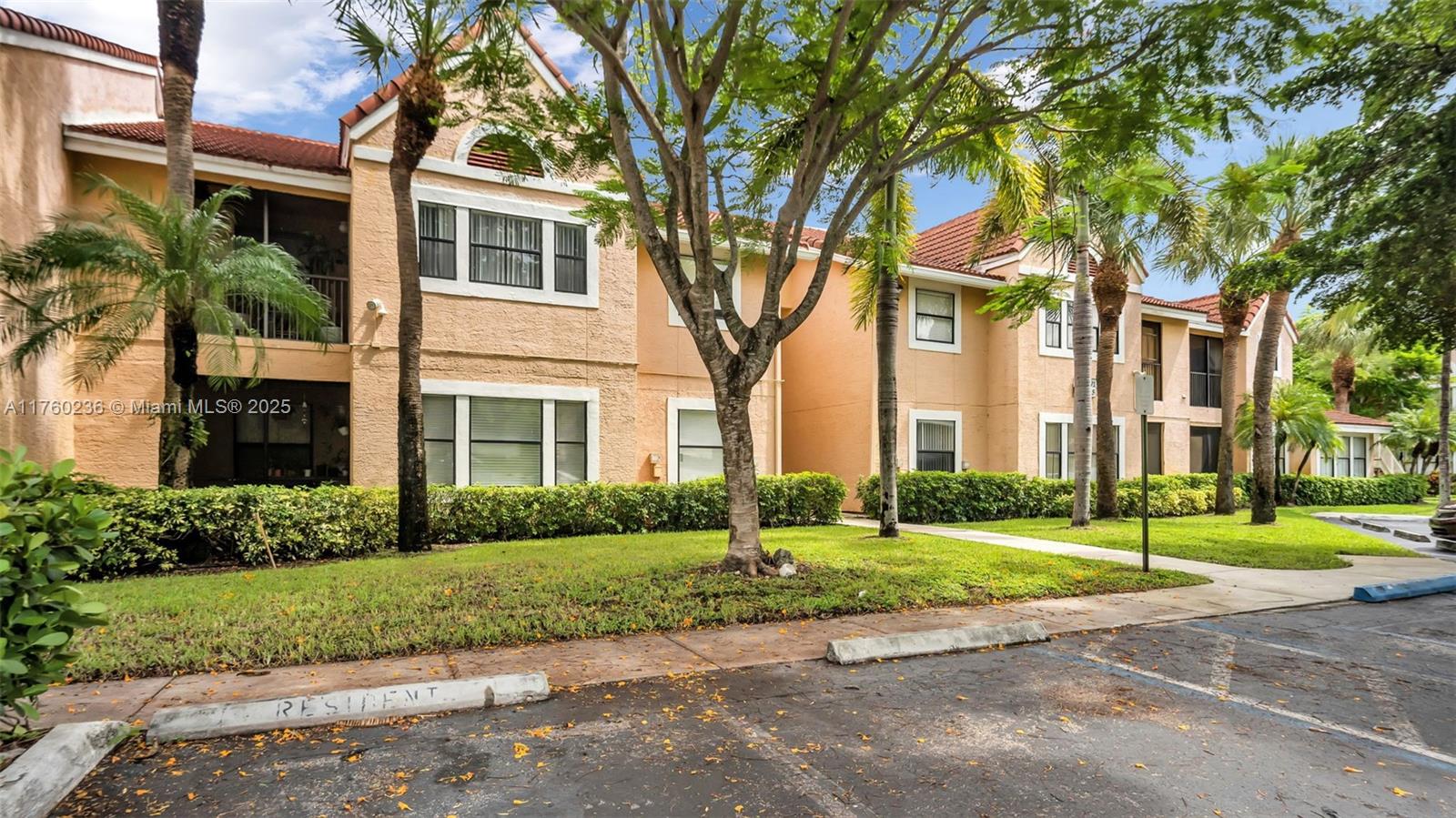 15591 Sw 105th Ter 524, Miami, Broward County, Florida - 2 Bedrooms  
2 Bathrooms - 