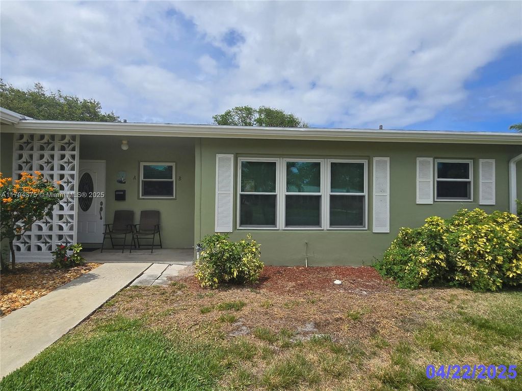 Photo of 135 High Point Blvd #B, Boynton Beach, FL 33435 (MLS # A11794375)