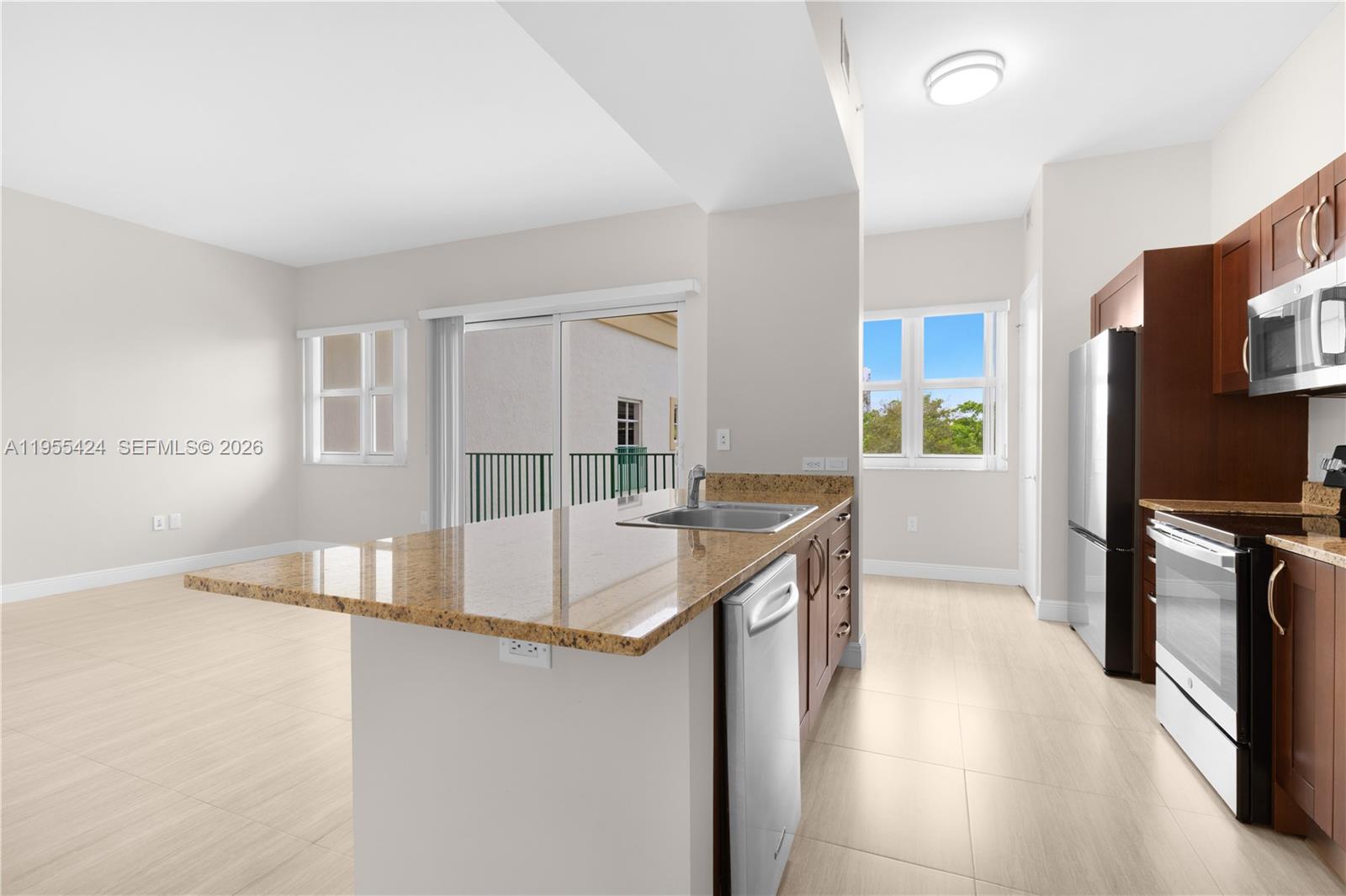 TURNBERRY VLG NO TOWER CO - Residential