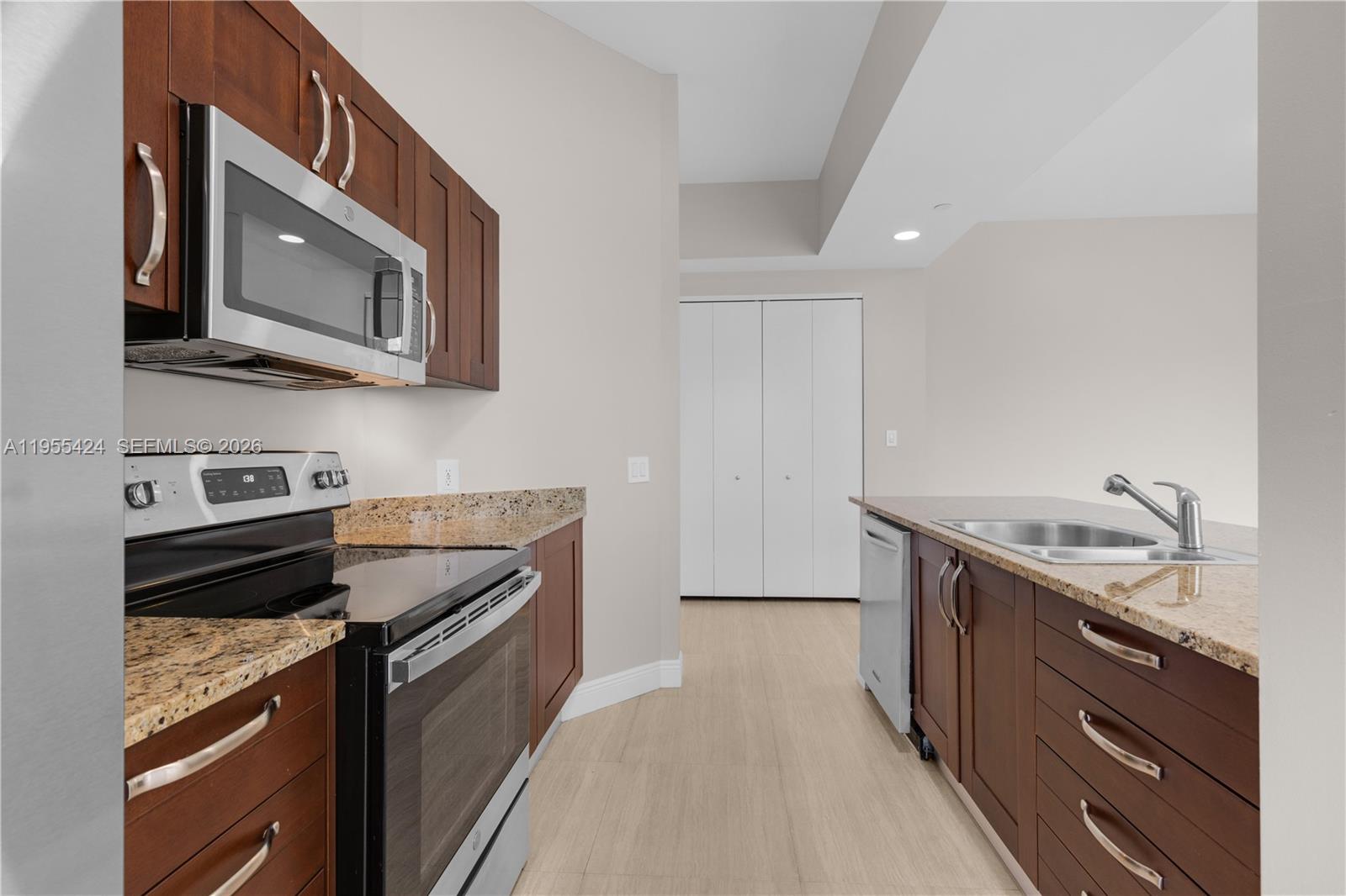 TURNBERRY VLG NO TOWER CO - Residential